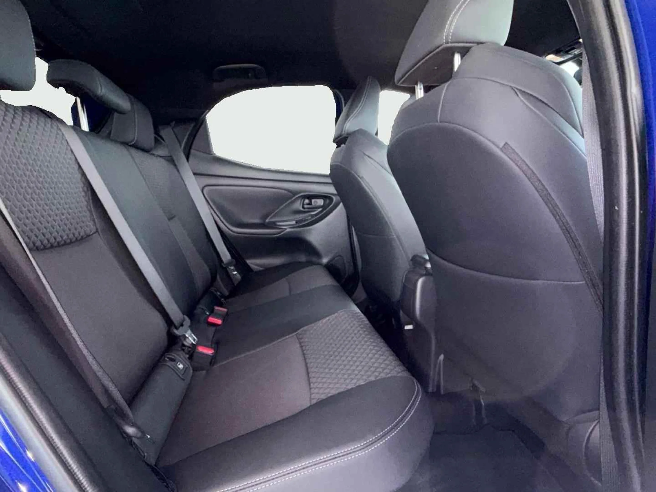 Toyota Yaris 120H Active Plus - Foto 8