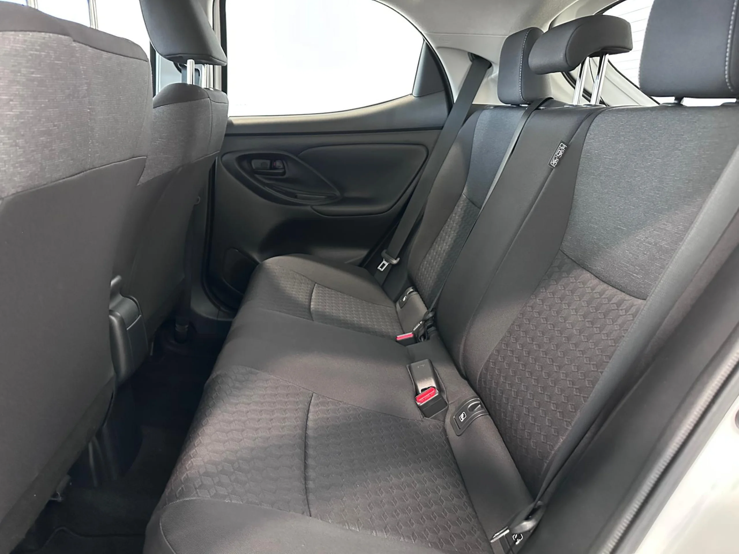 Toyota Yaris 120H BUSSINES PLUS - Foto 10