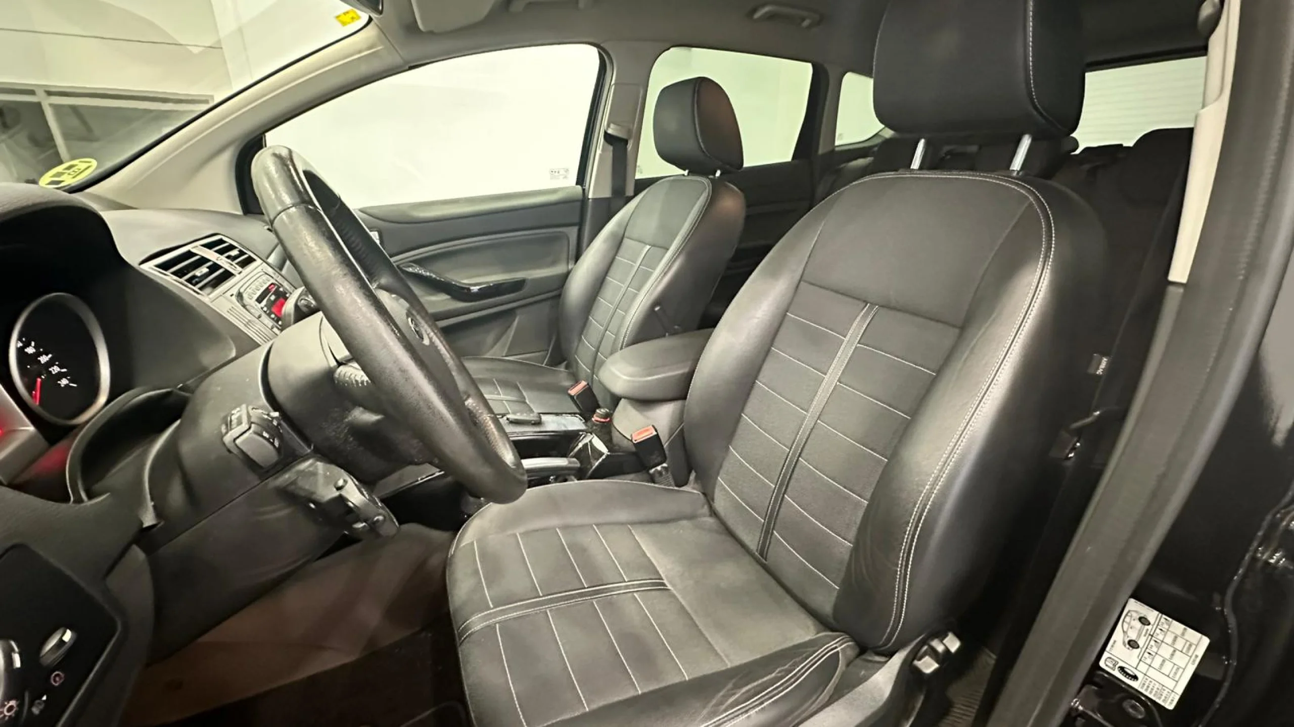 Ford Kuga TITANIUM S 4X4 POWERSHIFT - Foto 6