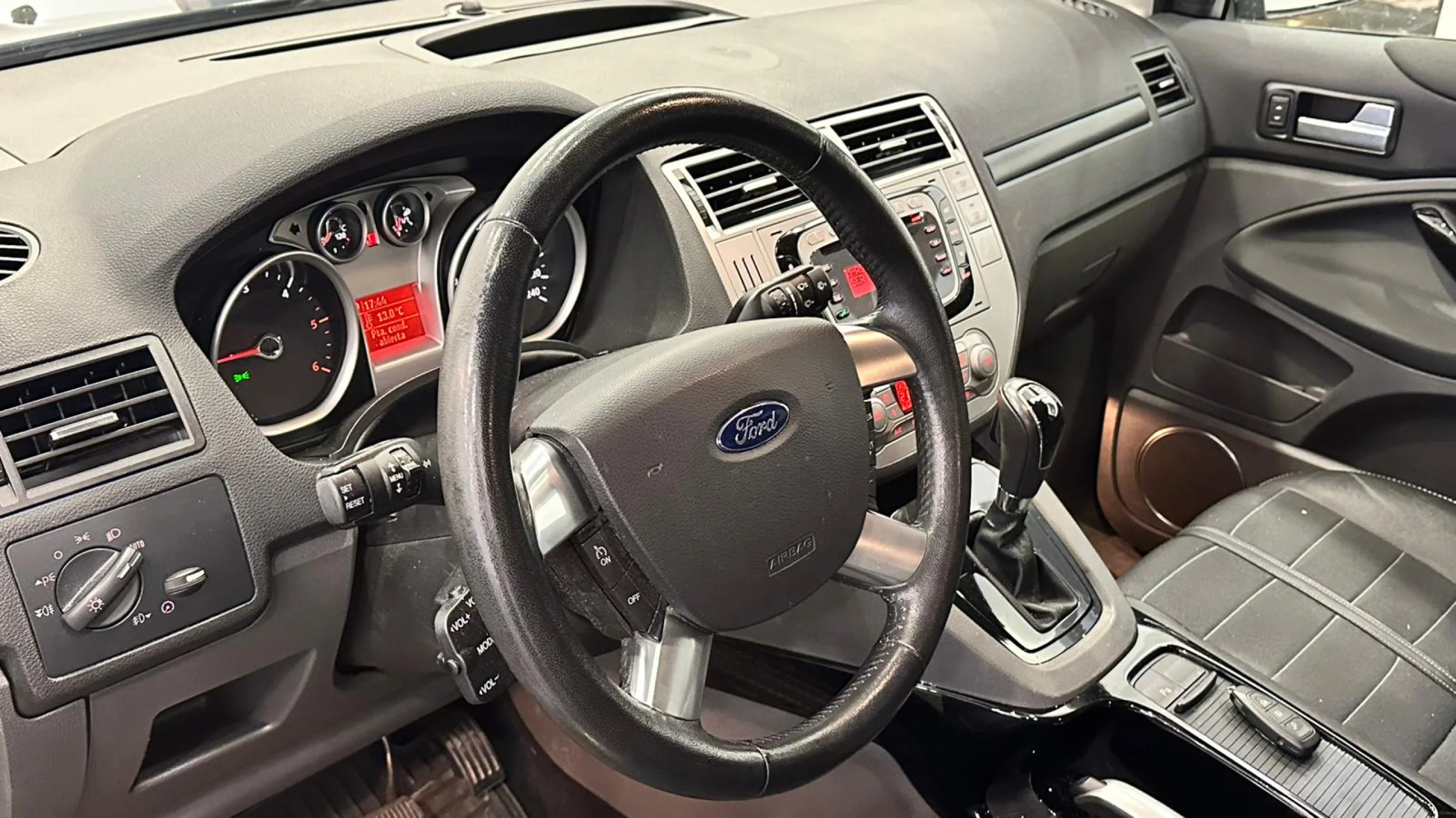 Ford Kuga TITANIUM S 4X4 POWERSHIFT - Foto 7