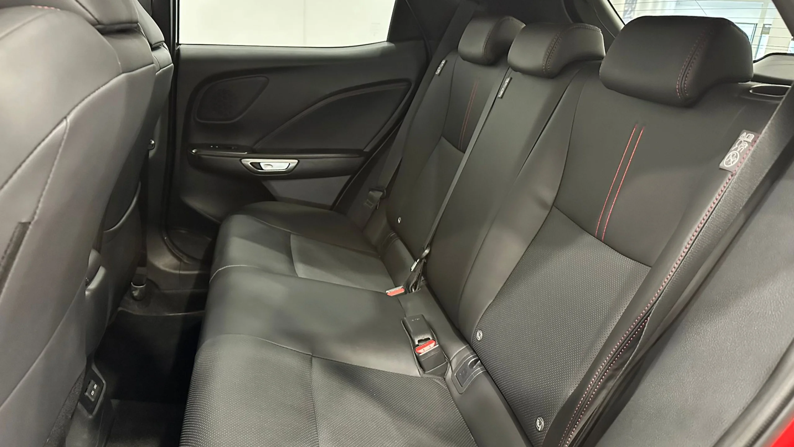 Lexus LBX EMOTION + - Foto 9