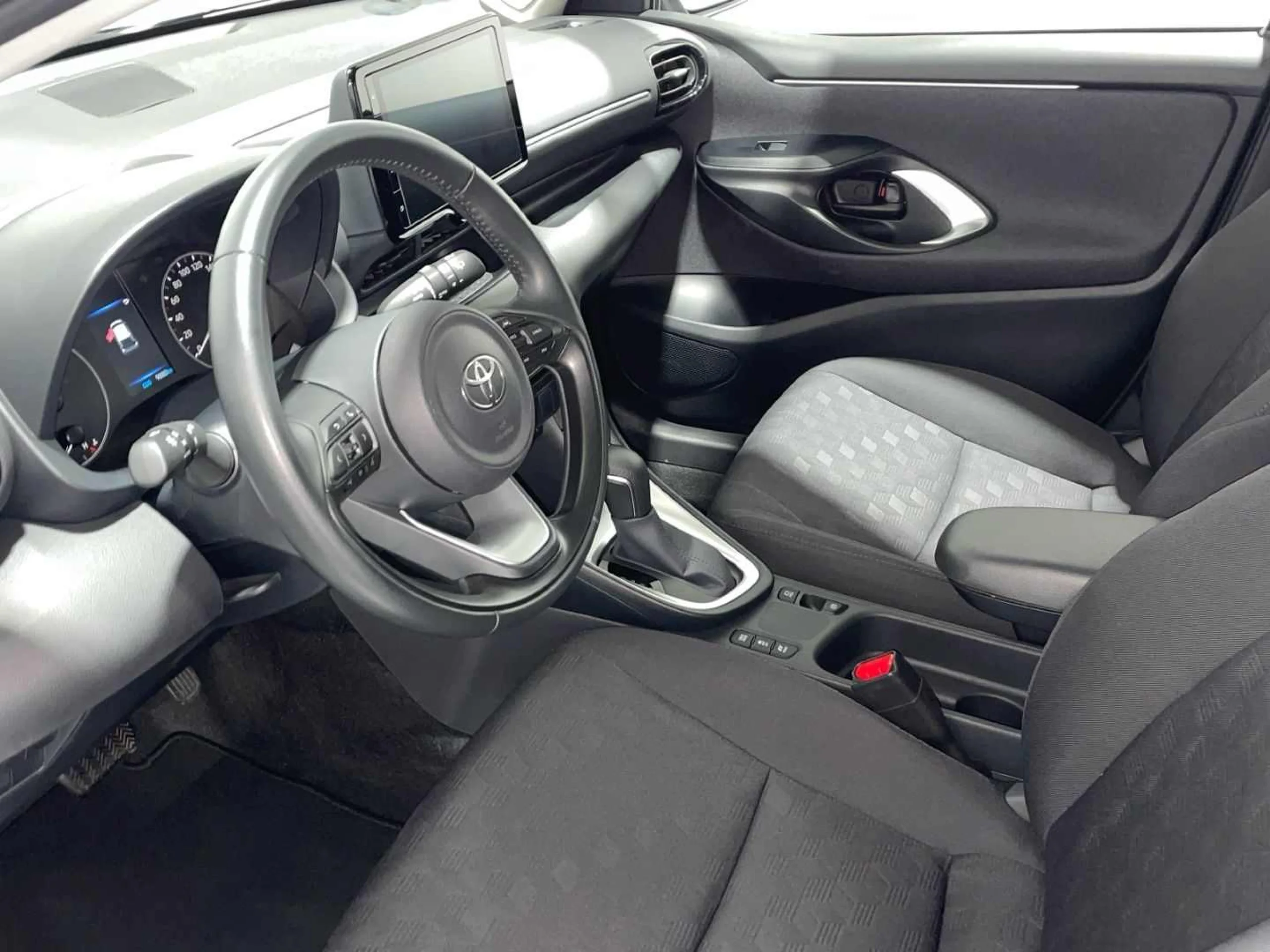 Toyota Yaris 120H Active Plus - Foto 11