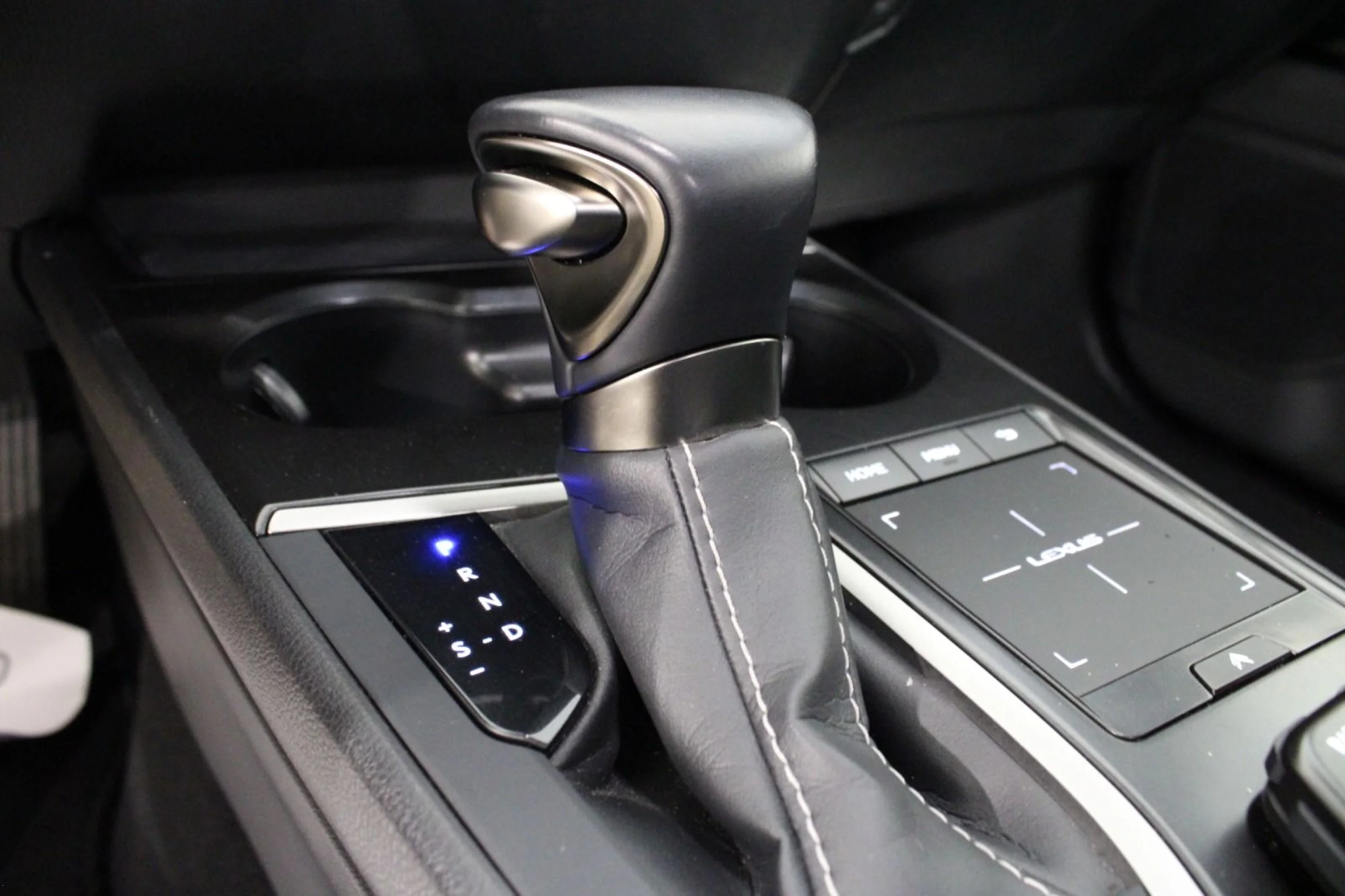 Lexus UX 250h UX250H PREMIUM 2WD - Foto 21