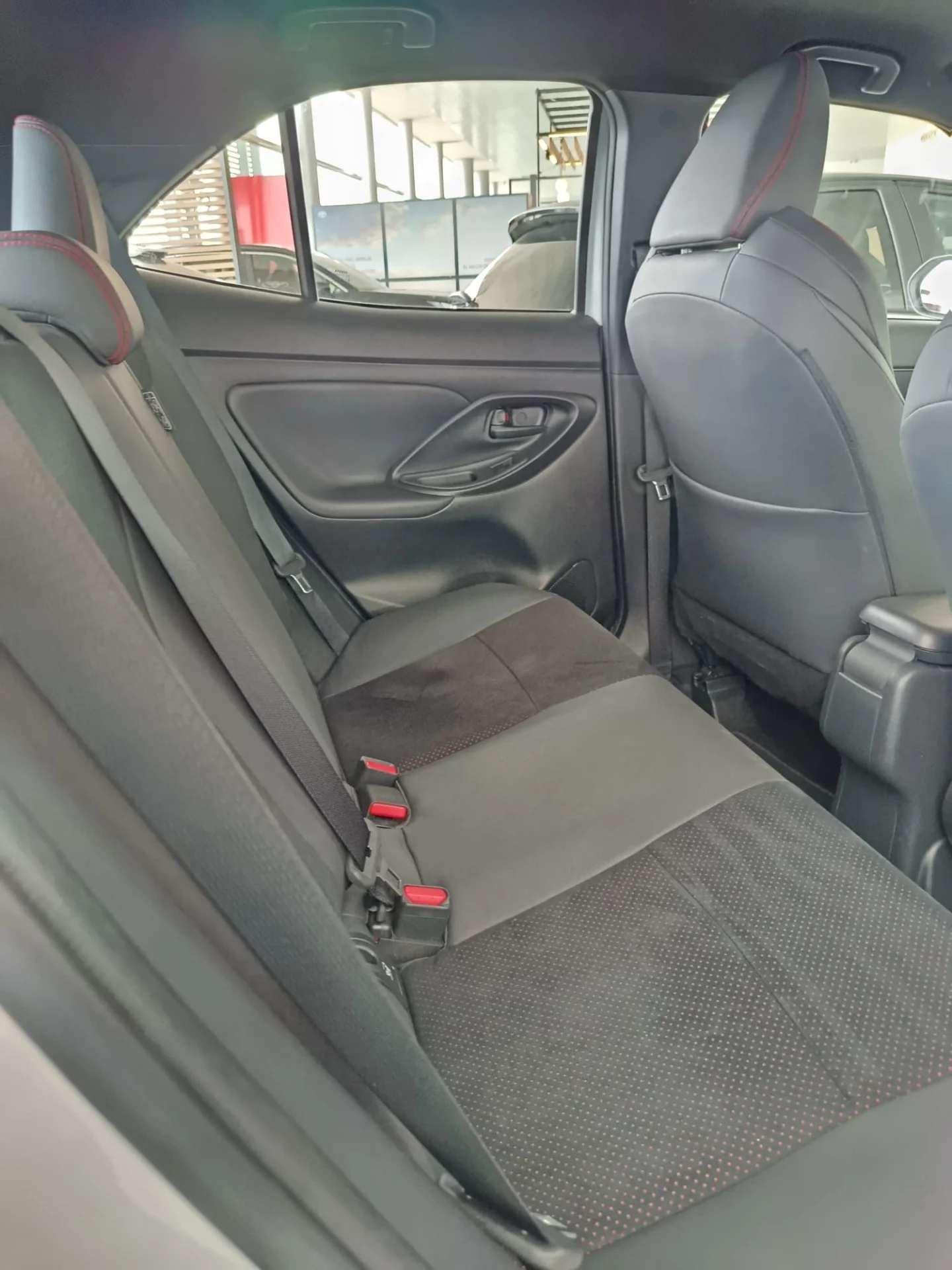 Toyota Yaris Cross 130H GR Sport Plus - Foto 4