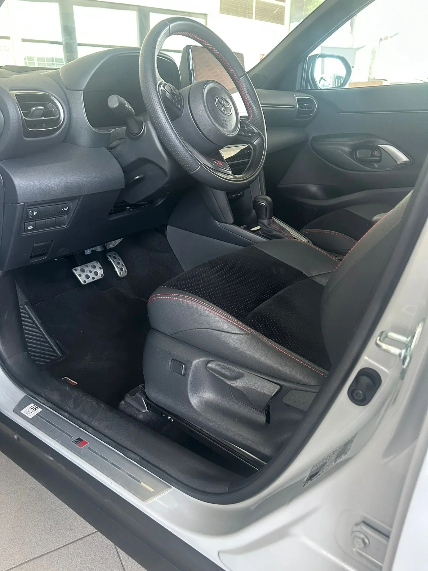 Toyota Yaris Cross 130H GR Sport Plus - Foto 5