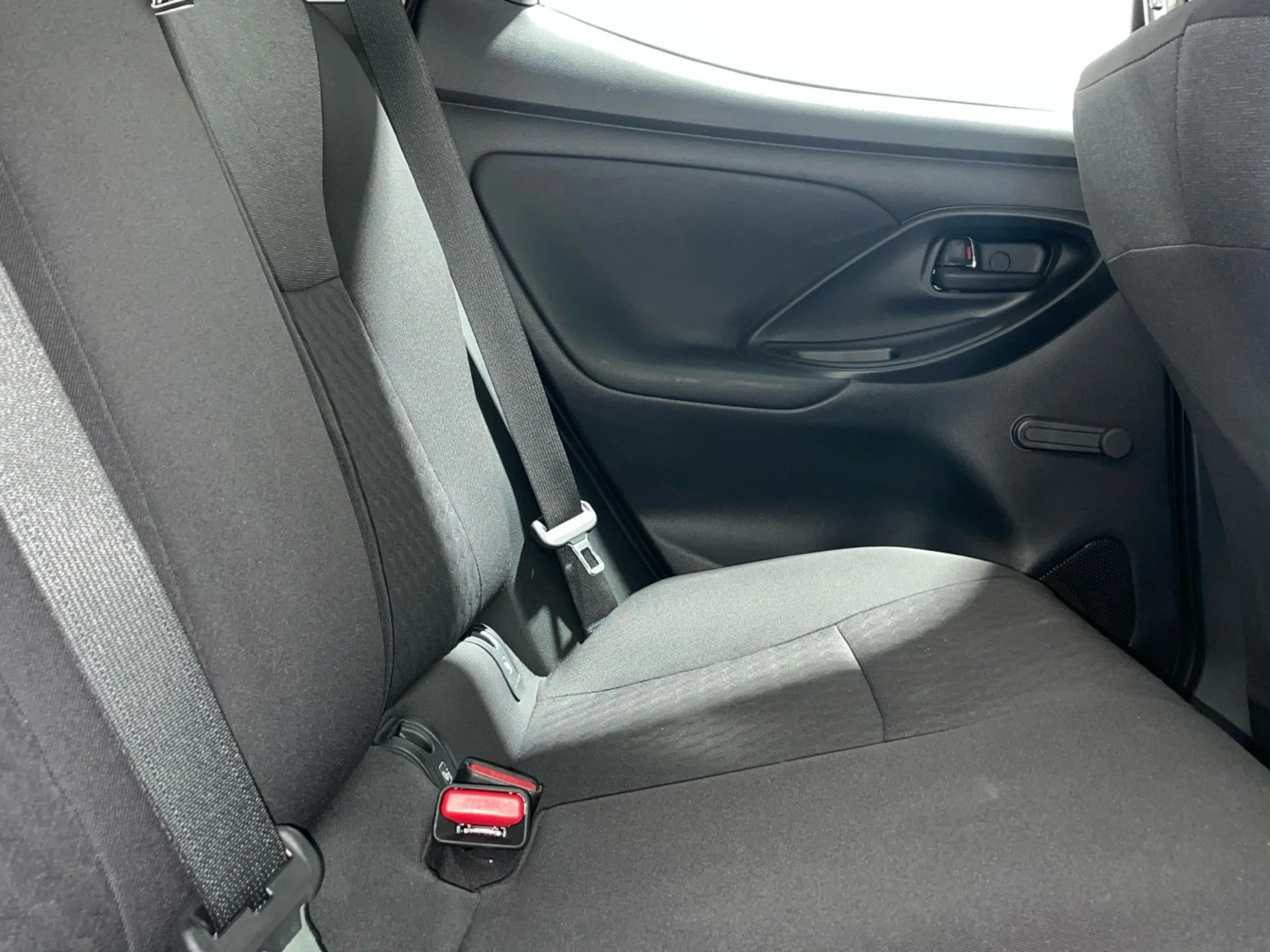 Toyota Yaris Business Plus 120H - Foto 12