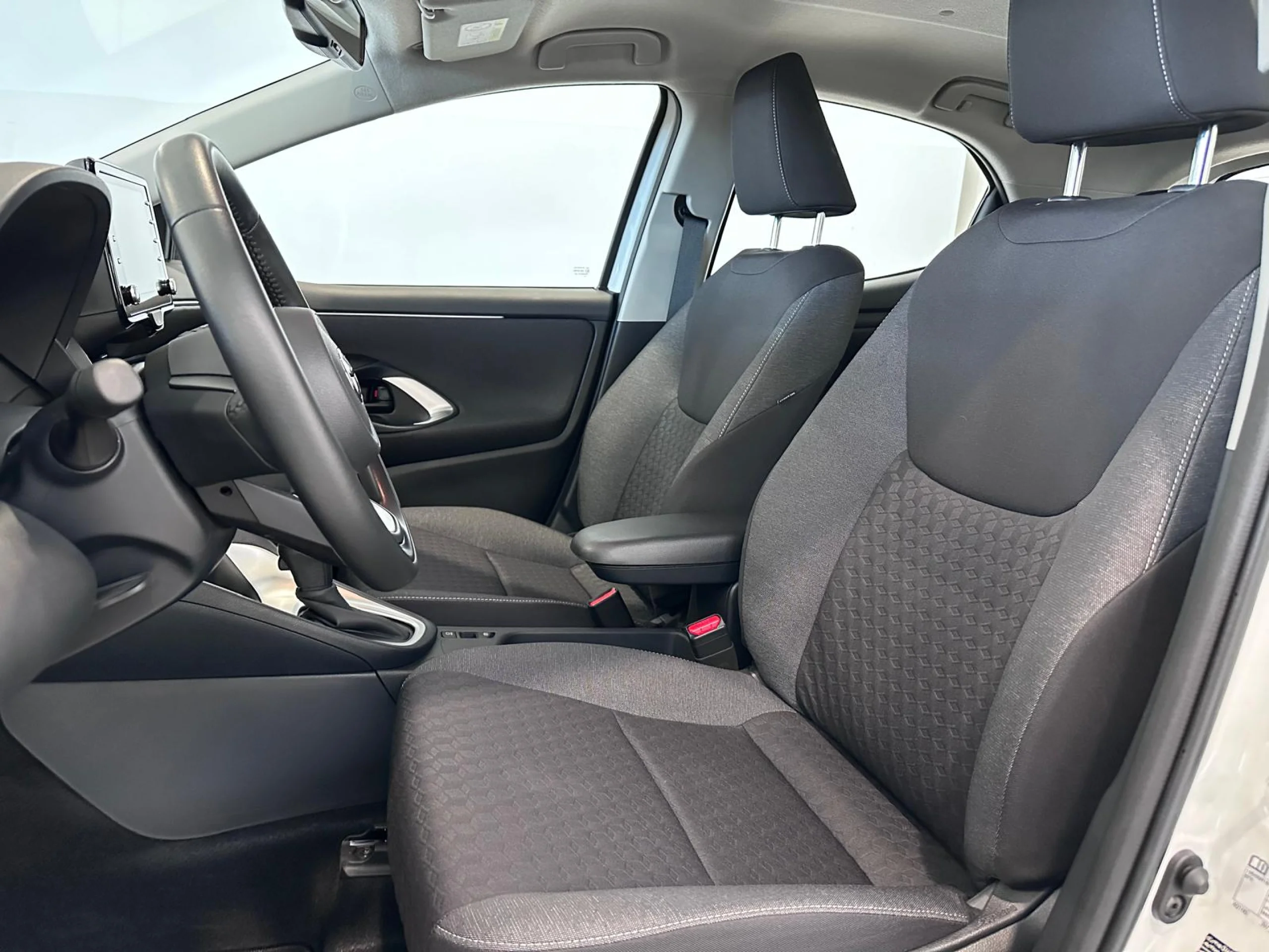 Toyota Yaris 120H BUSSINES PLUS - Foto 9