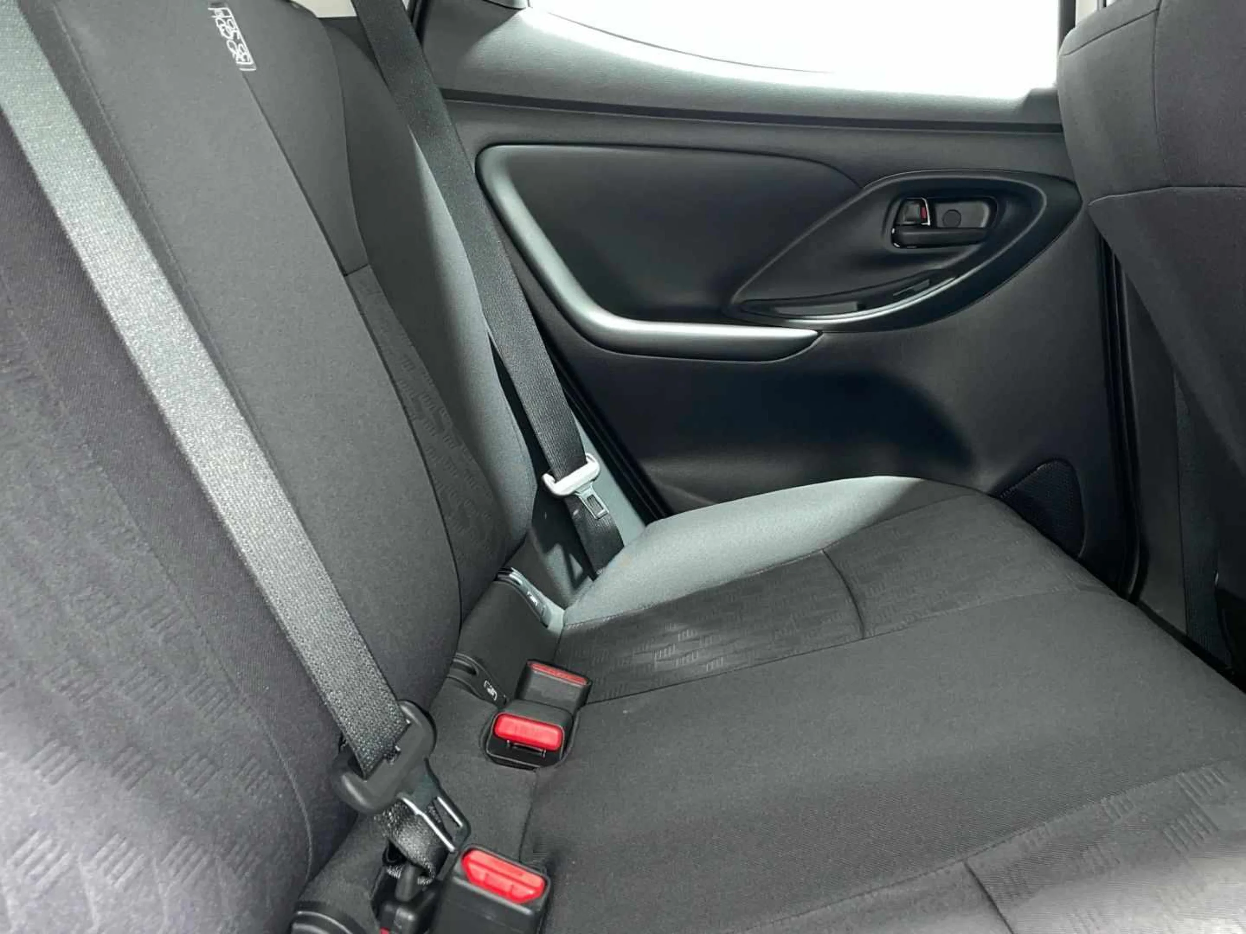 Toyota Yaris 120H Active Plus - Foto 9