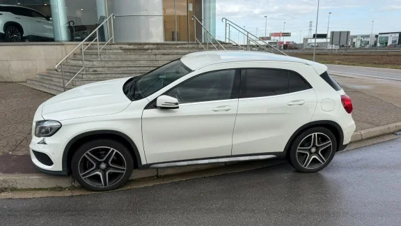 Mercedes-Benz GLA 220 4MATIC 7G TRONIC