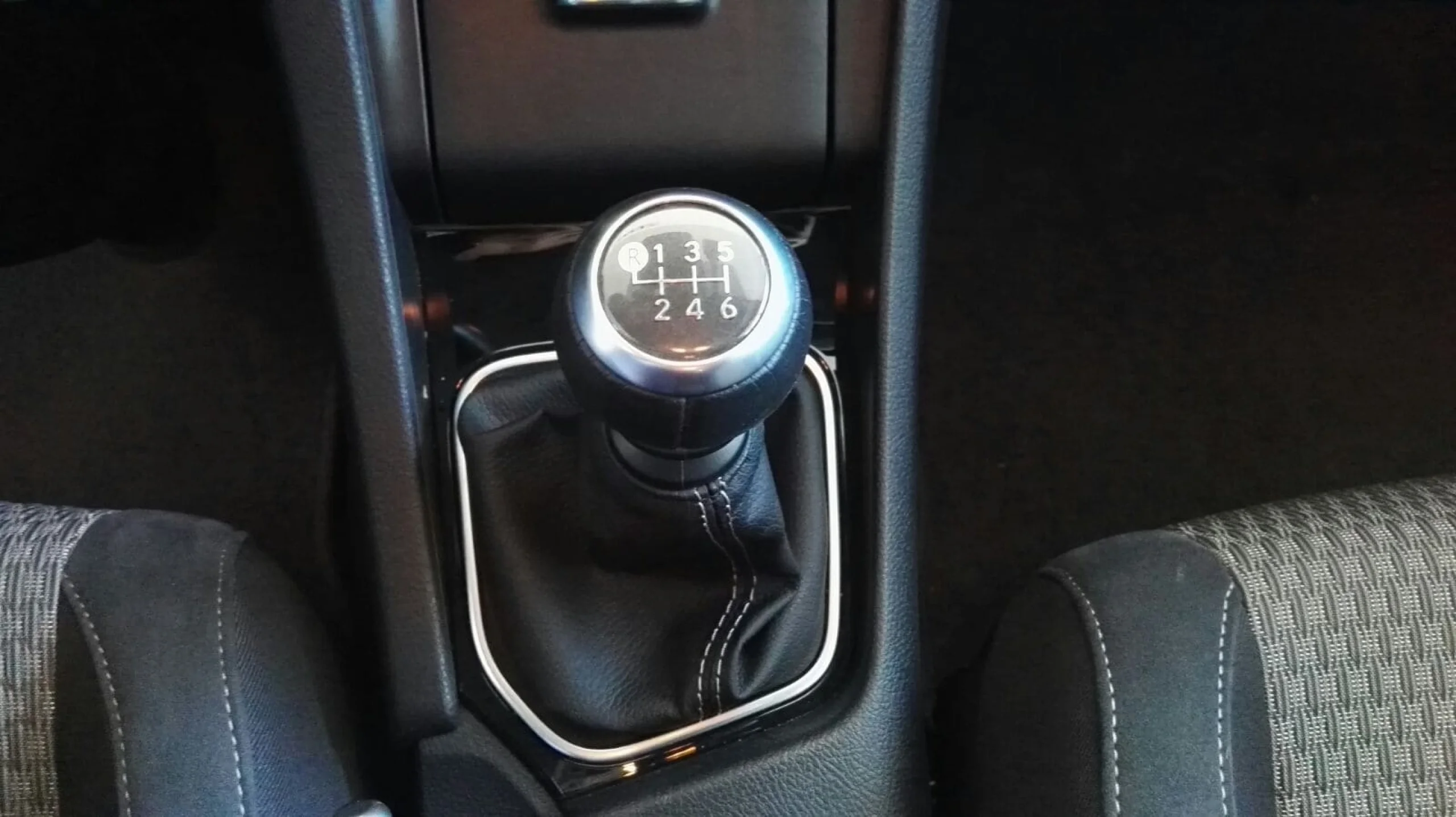 Toyota Auris 1.2 120T Active + Pack Senso - Foto 11