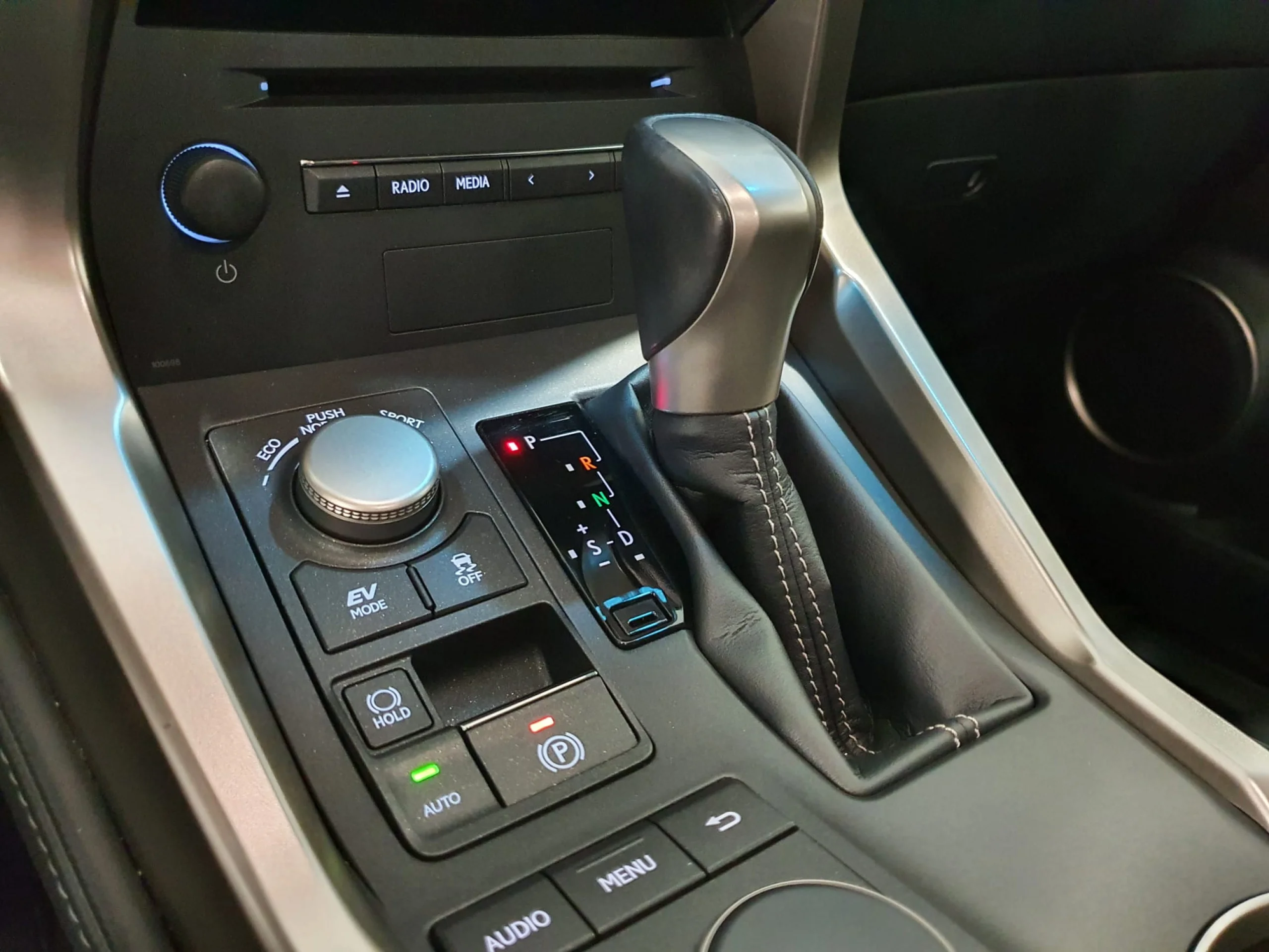 Lexus NX 300h NX300H EXECUTIVE 4WD - Foto 13