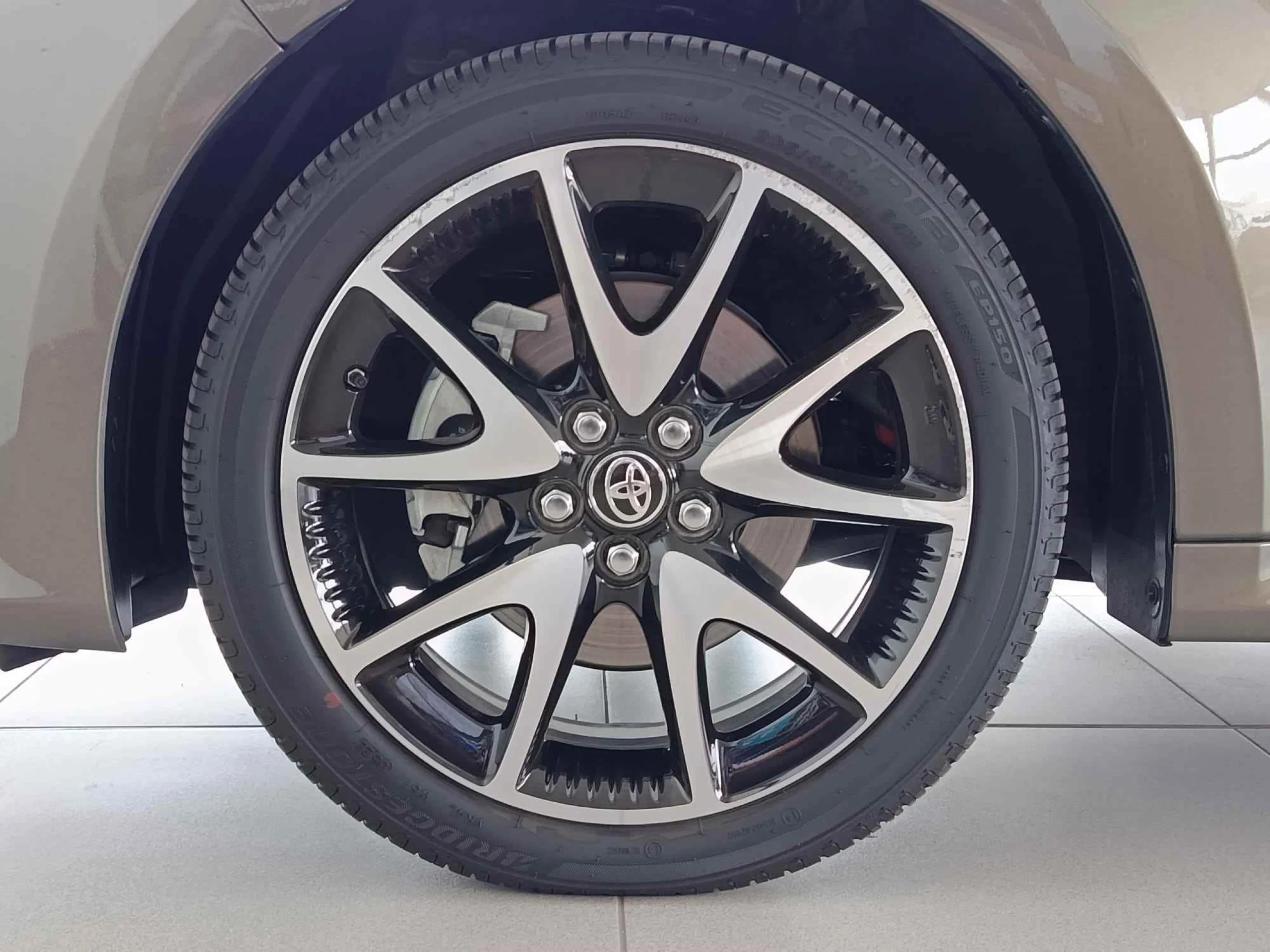 Toyota Yaris 120H Style - Foto 6