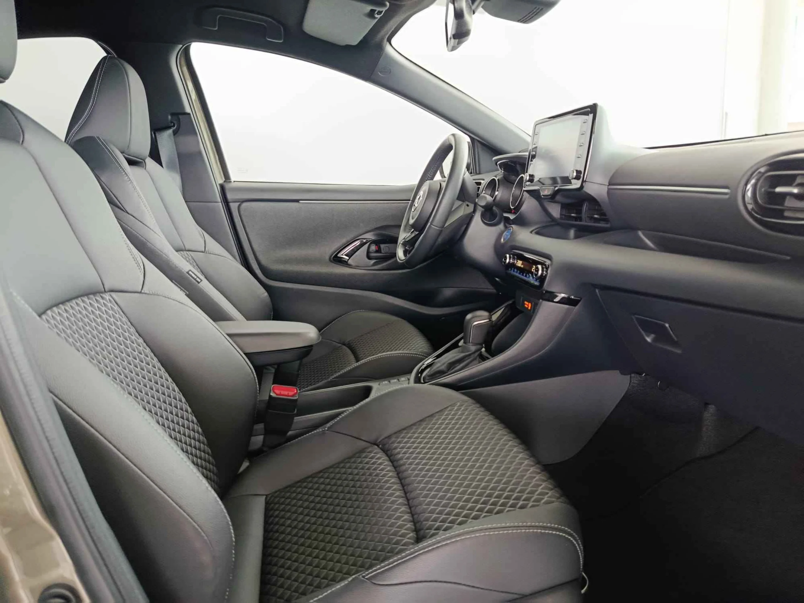 Toyota Yaris 120H Style - Foto 10