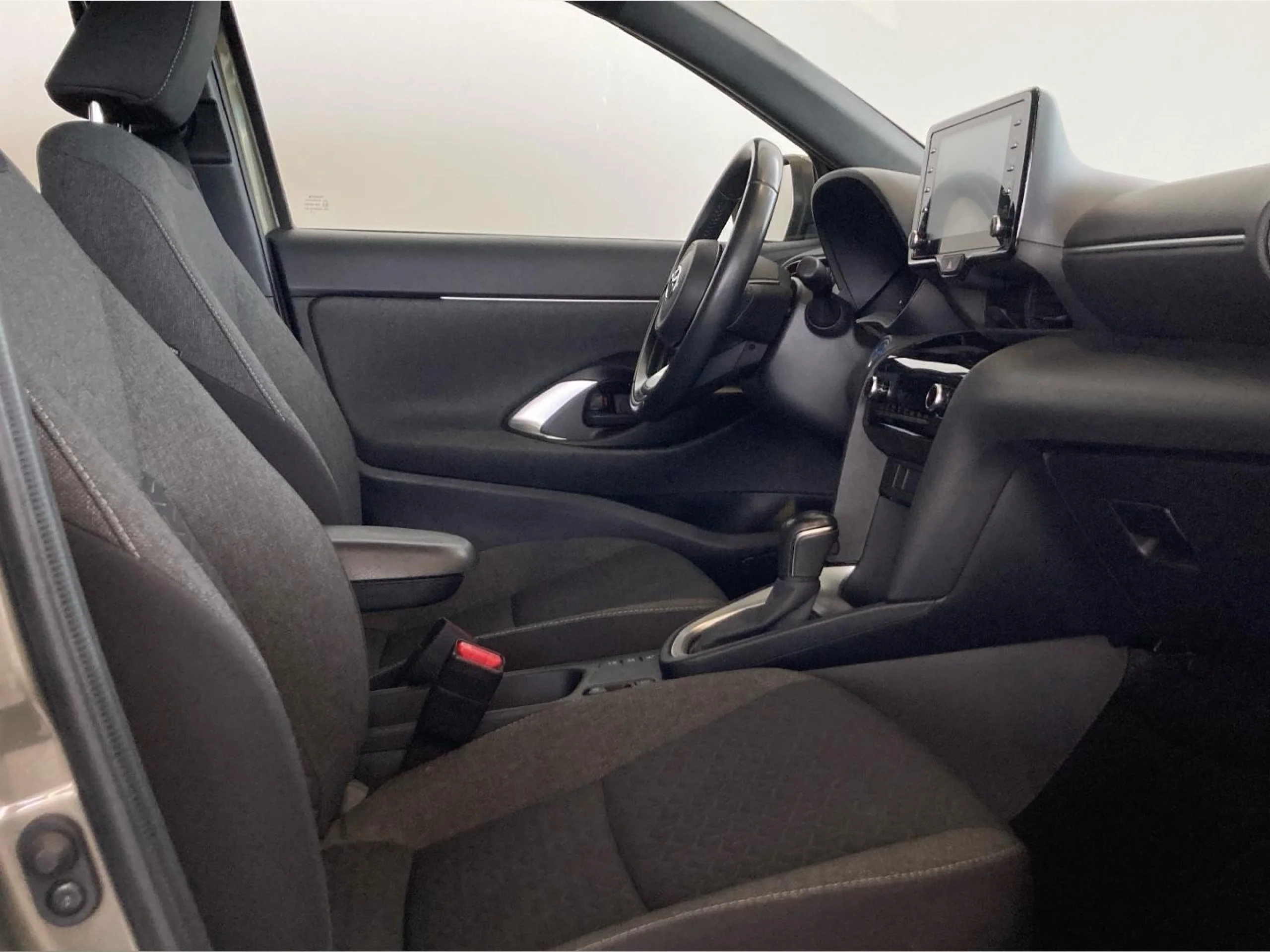 Toyota Yaris Cross 120H Active Tech + Pack Confort - Foto 7