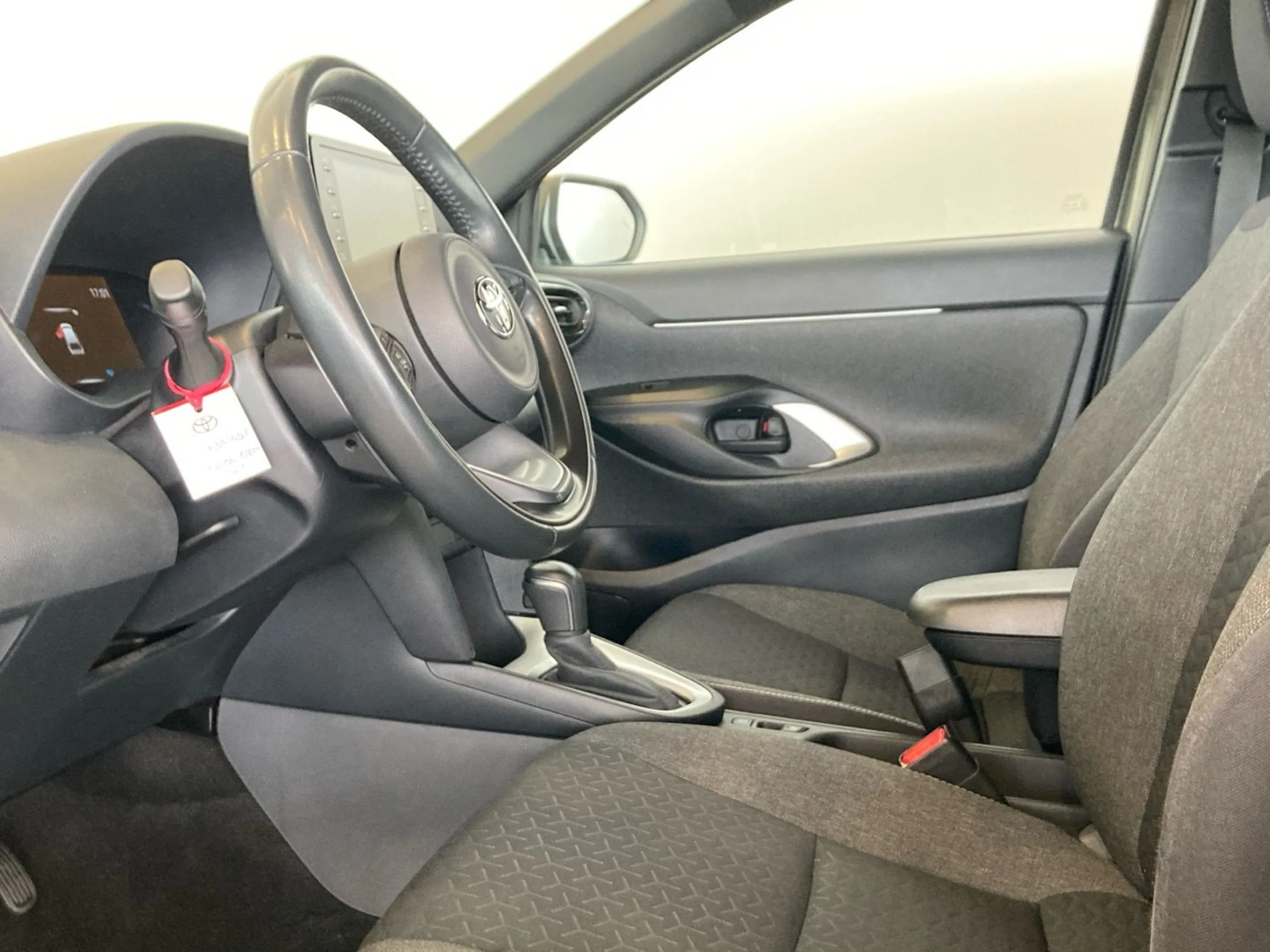 Toyota Yaris Cross 120H Active Tech + Pack Confort - Foto 8