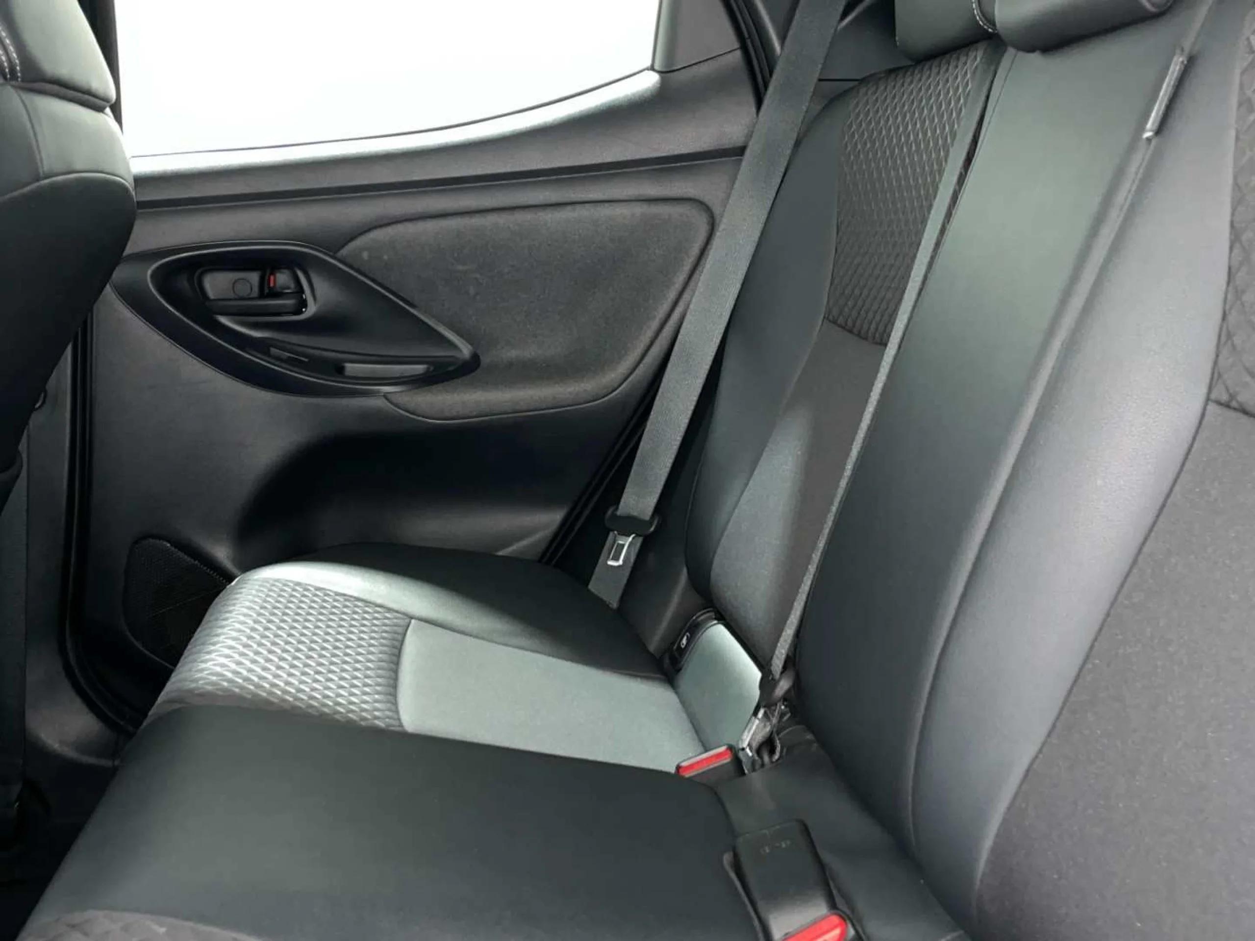 Toyota Yaris 120H Style - Foto 7