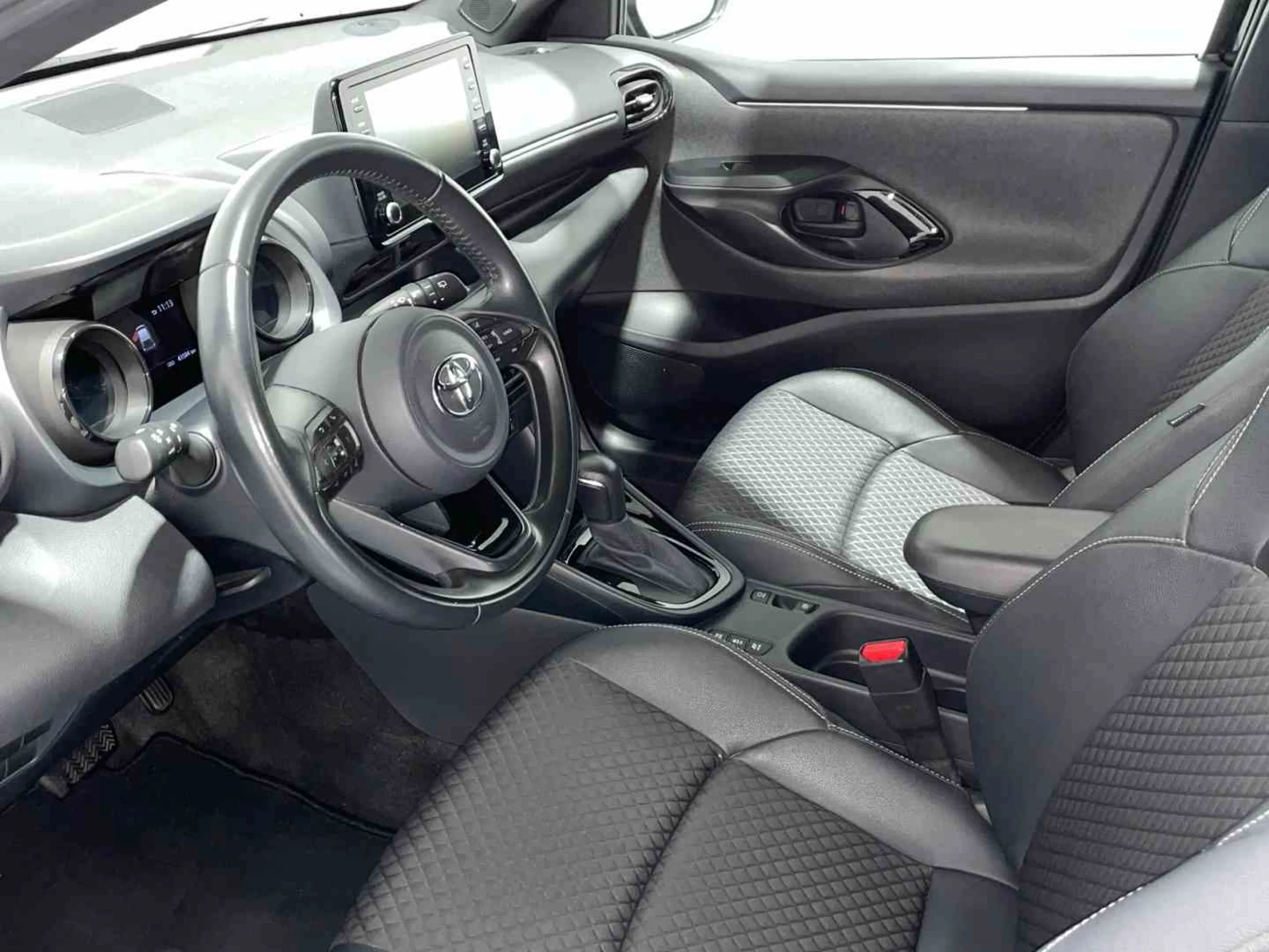 Toyota Yaris 120H Style - Foto 8