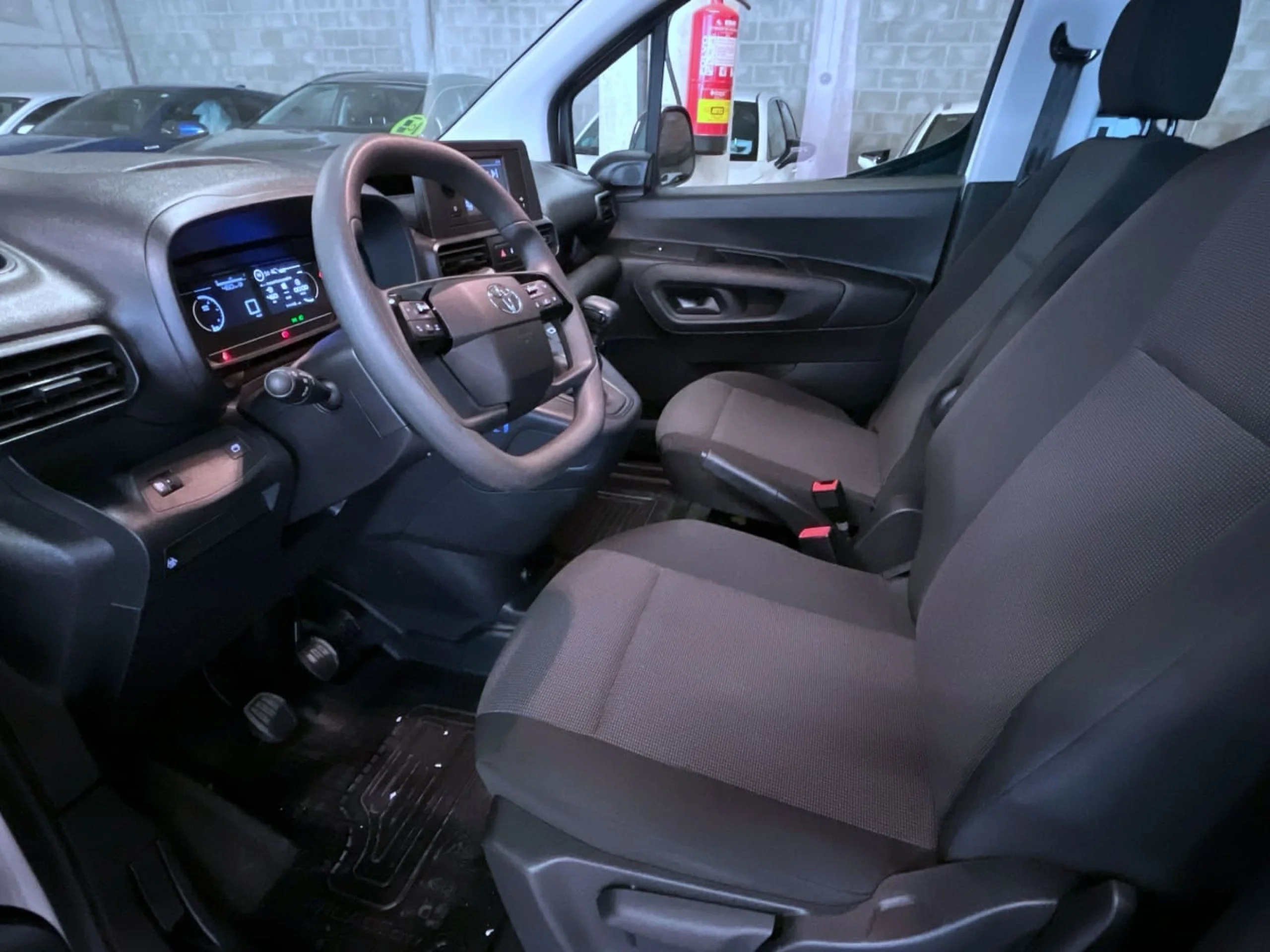 Toyota Proace City Combi 100CV 6MT N1 L2 GX - Foto 11