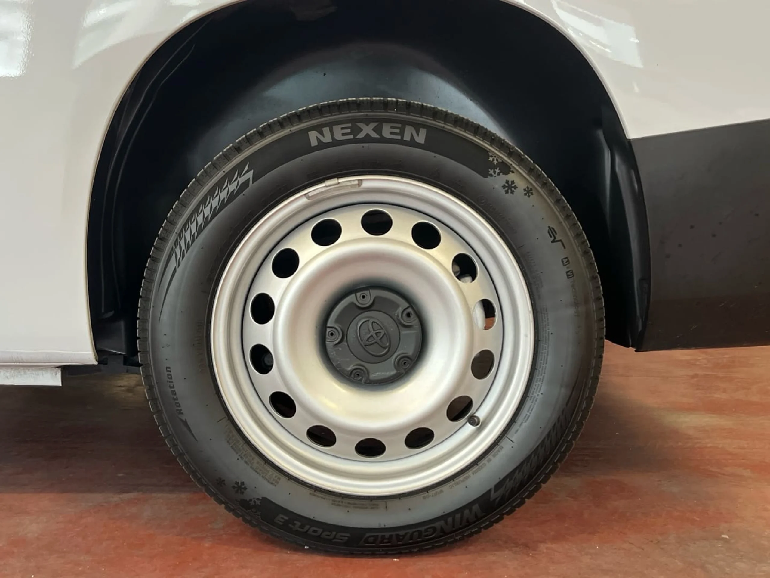 Toyota Proace City Combi 100CV 6MT N1 L2 GX - Foto 6