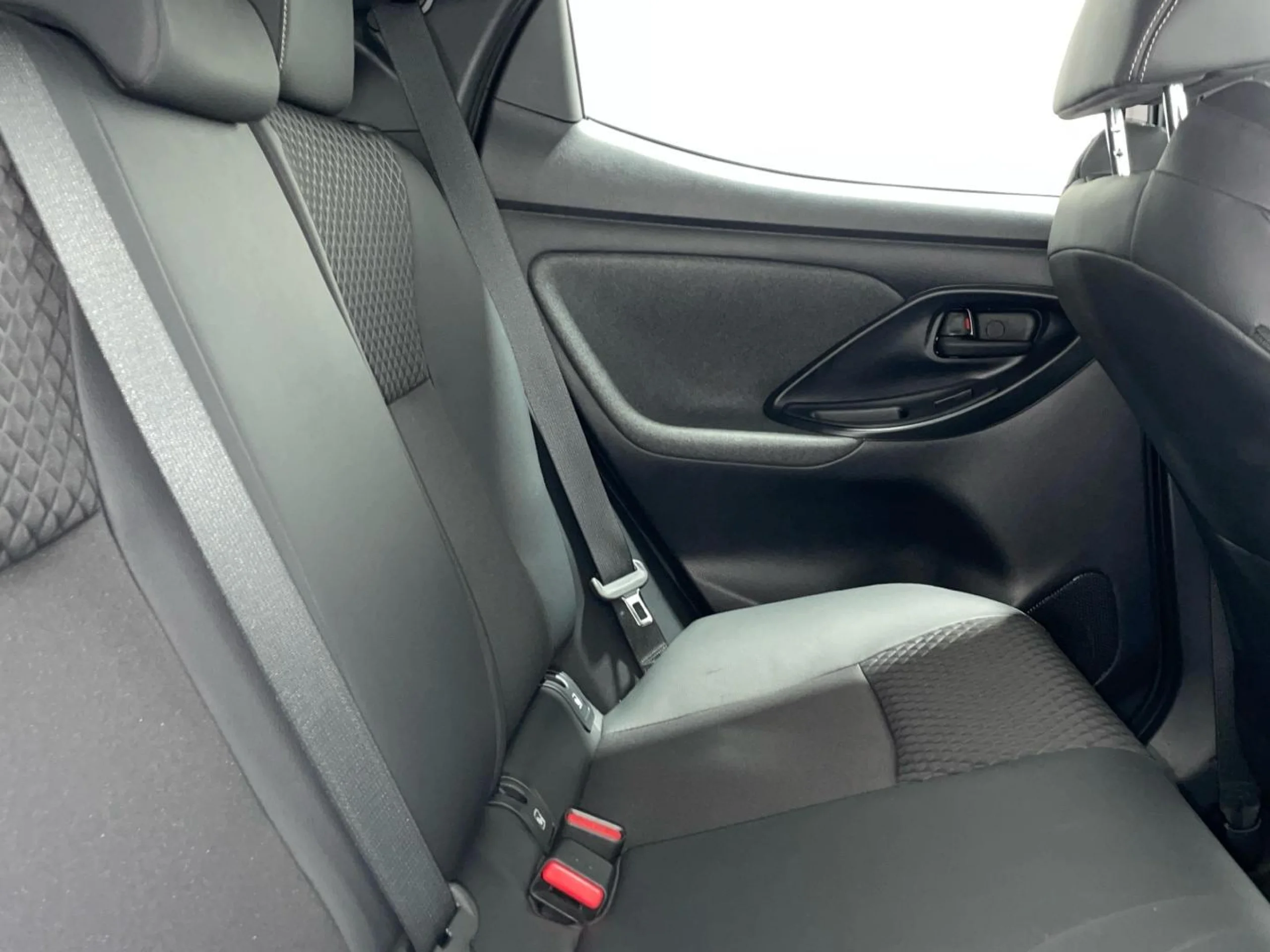 Toyota Yaris 120H Style - Foto 8
