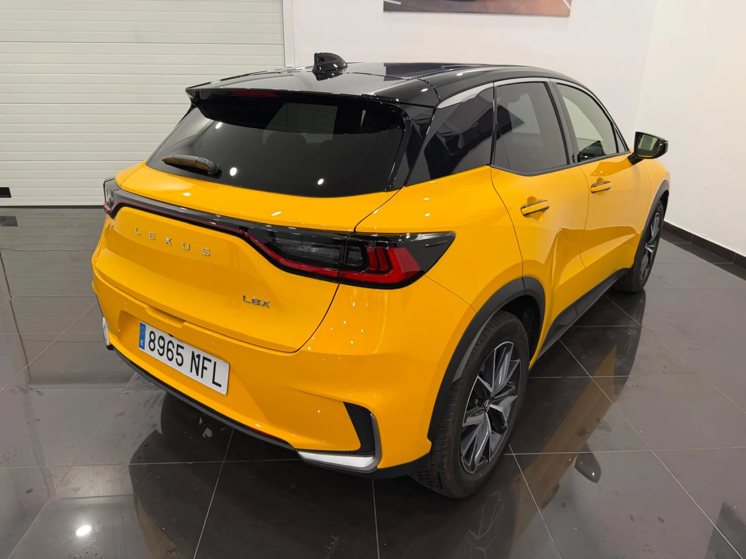 Lexus LBX EMOTION+ - Foto 4
