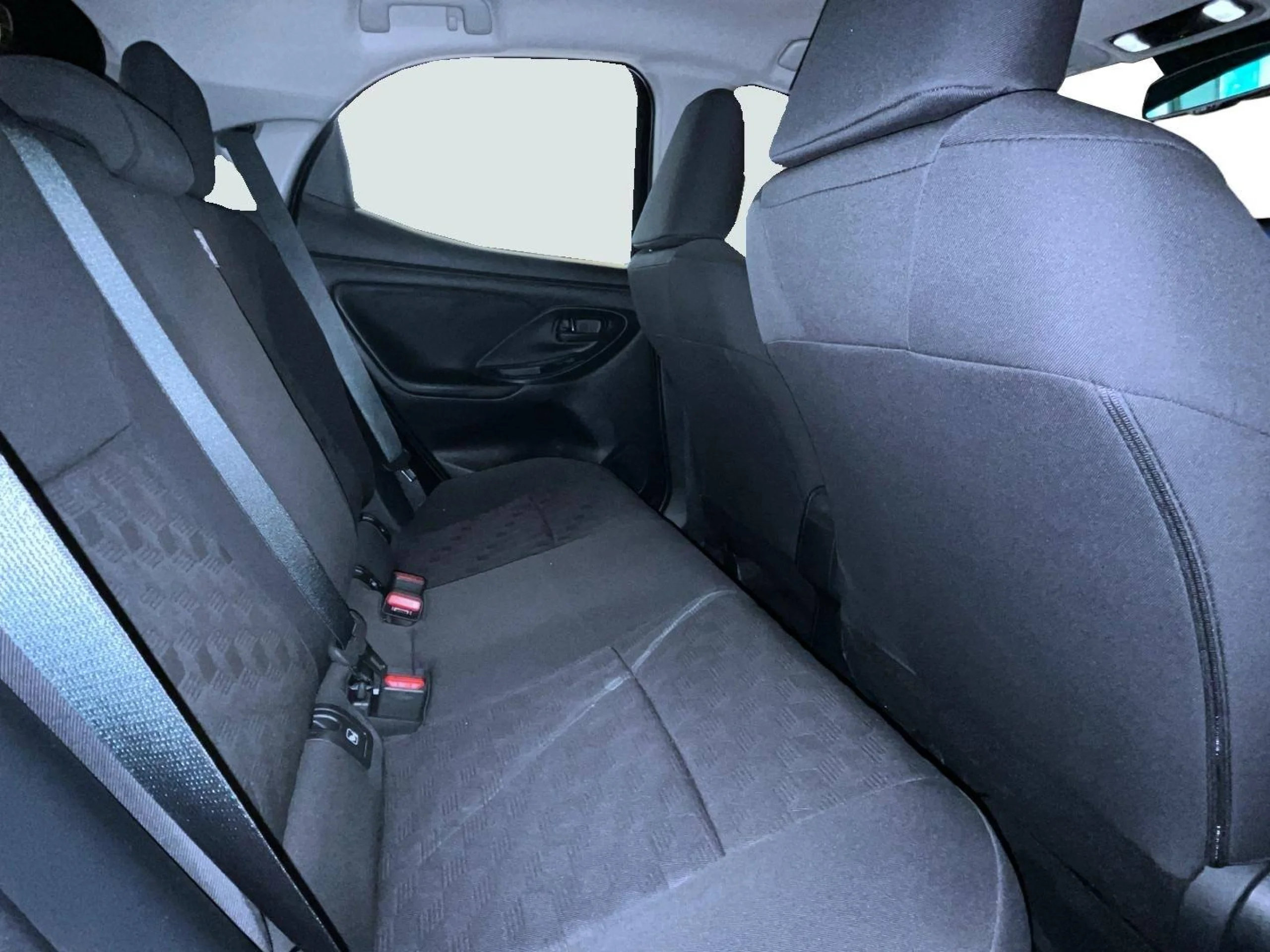 Toyota Yaris 120H Active Plus - Foto 8