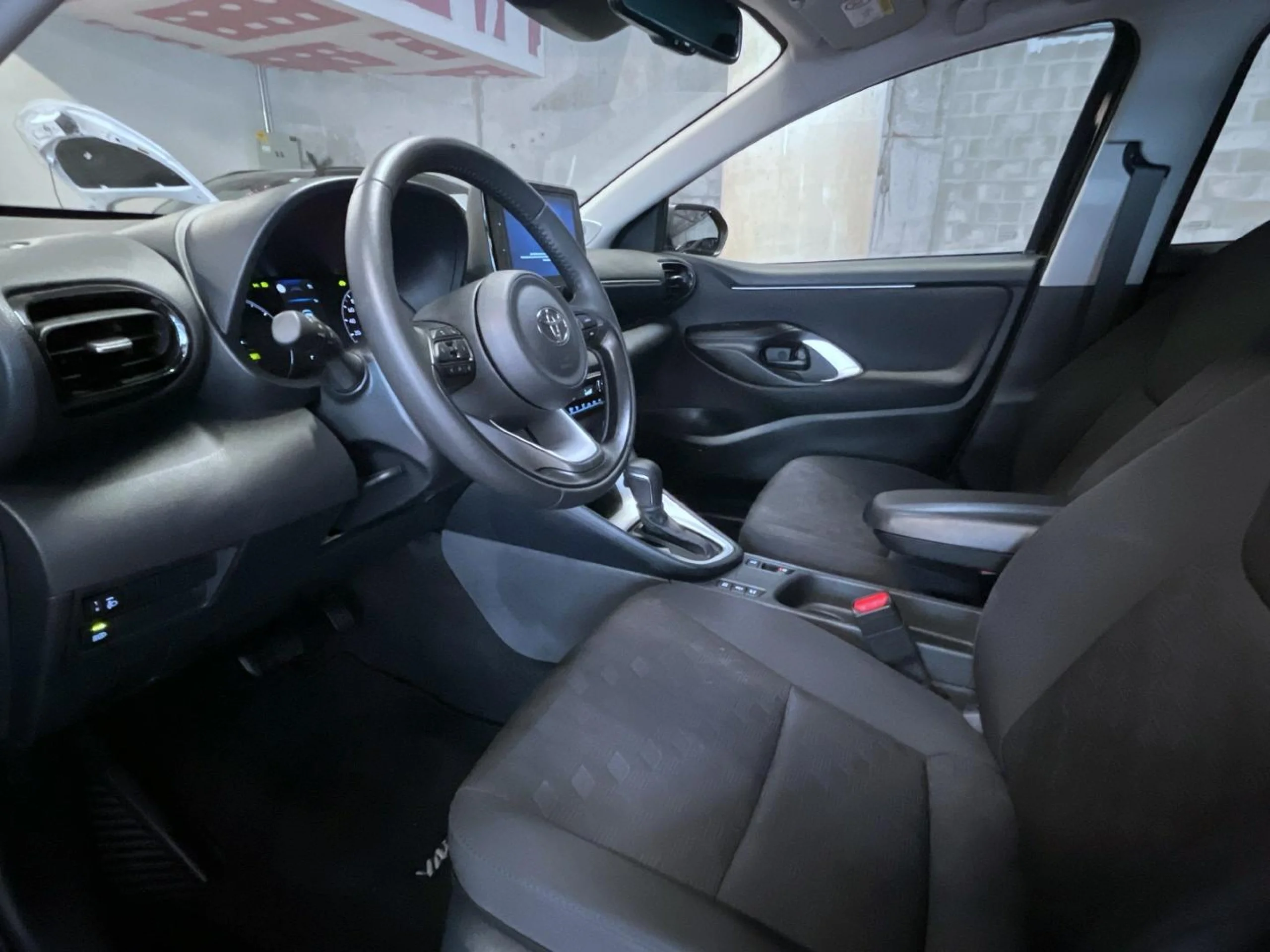 Toyota Yaris 120H Active Plus - Foto 11