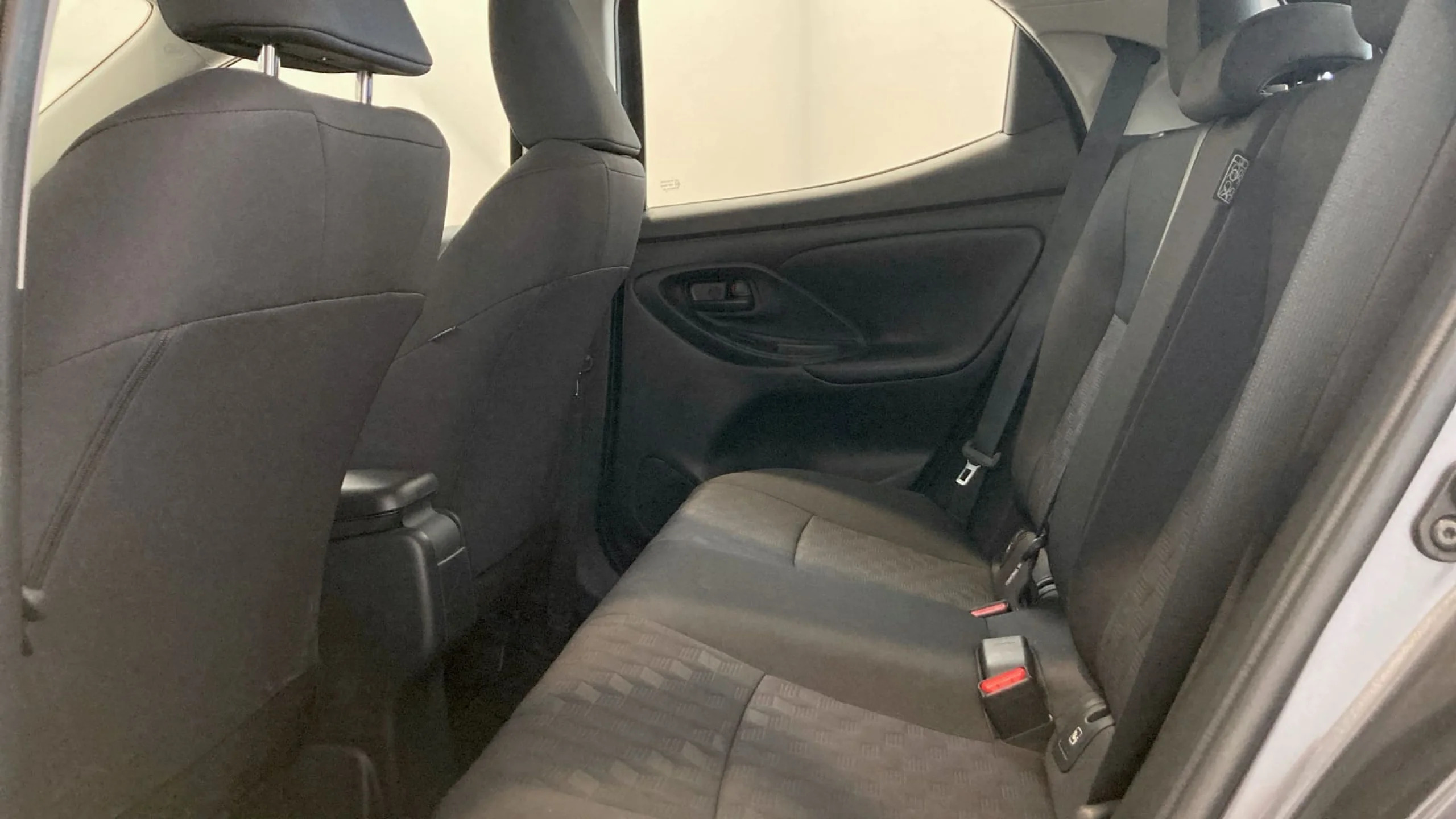 Toyota Yaris 120H Active Plus - Foto 9