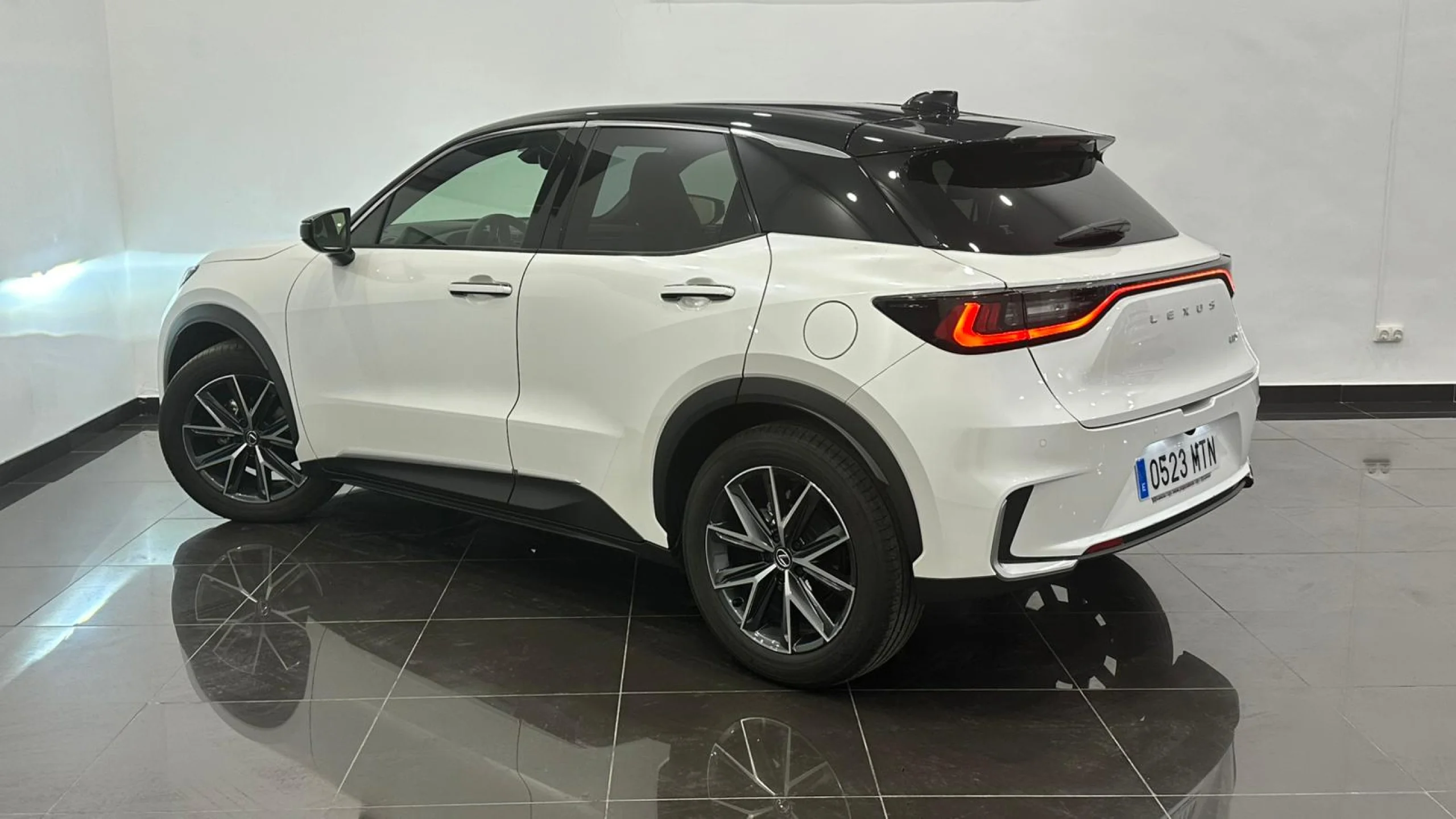 Lexus LBX EMOTION+ - Foto 3