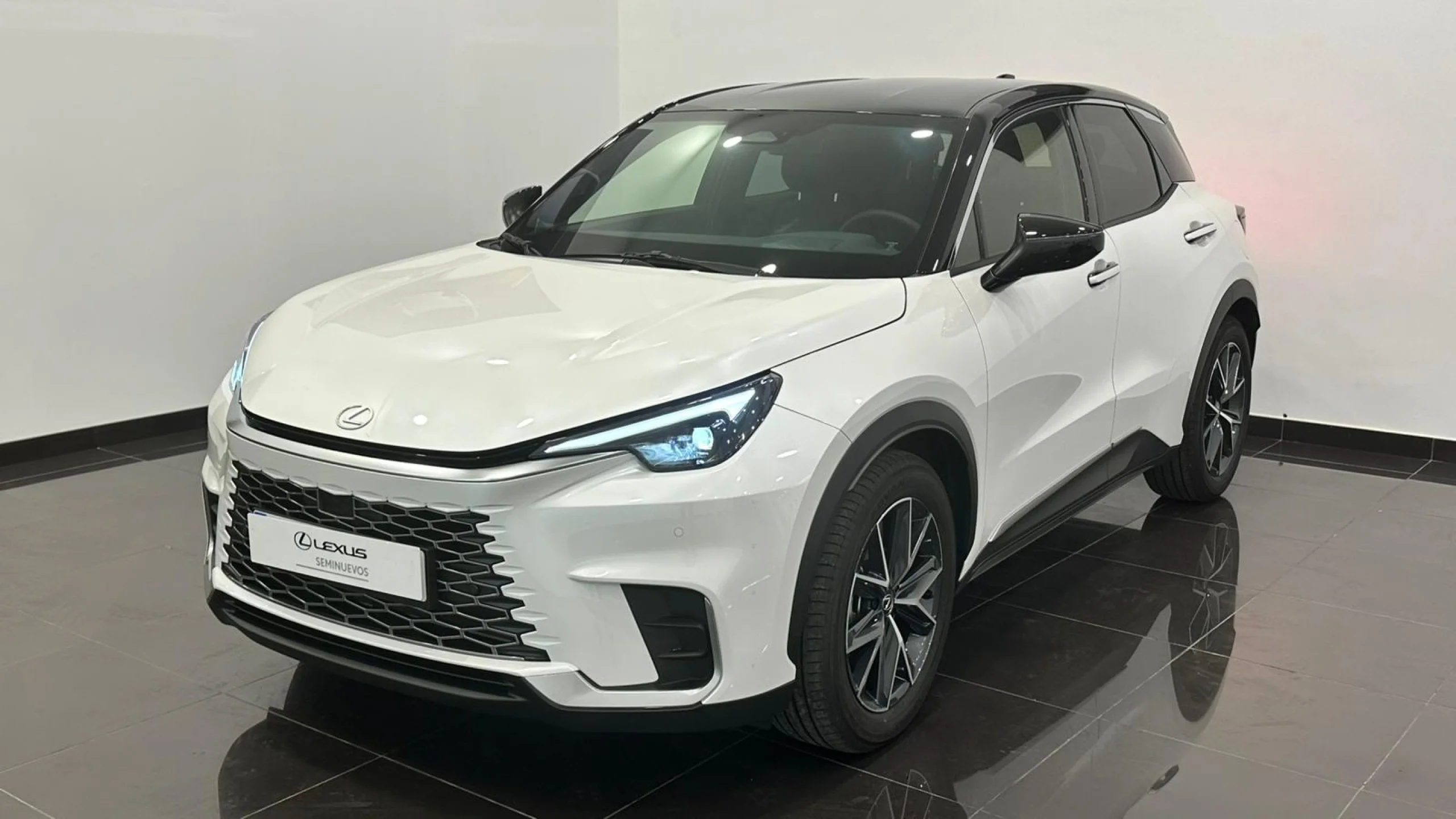 Lexus LBX EMOTION+ - Foto 1