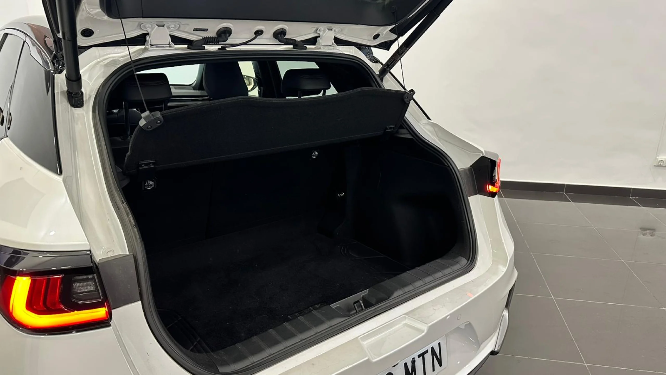 Lexus LBX EMOTION+ - Foto 11