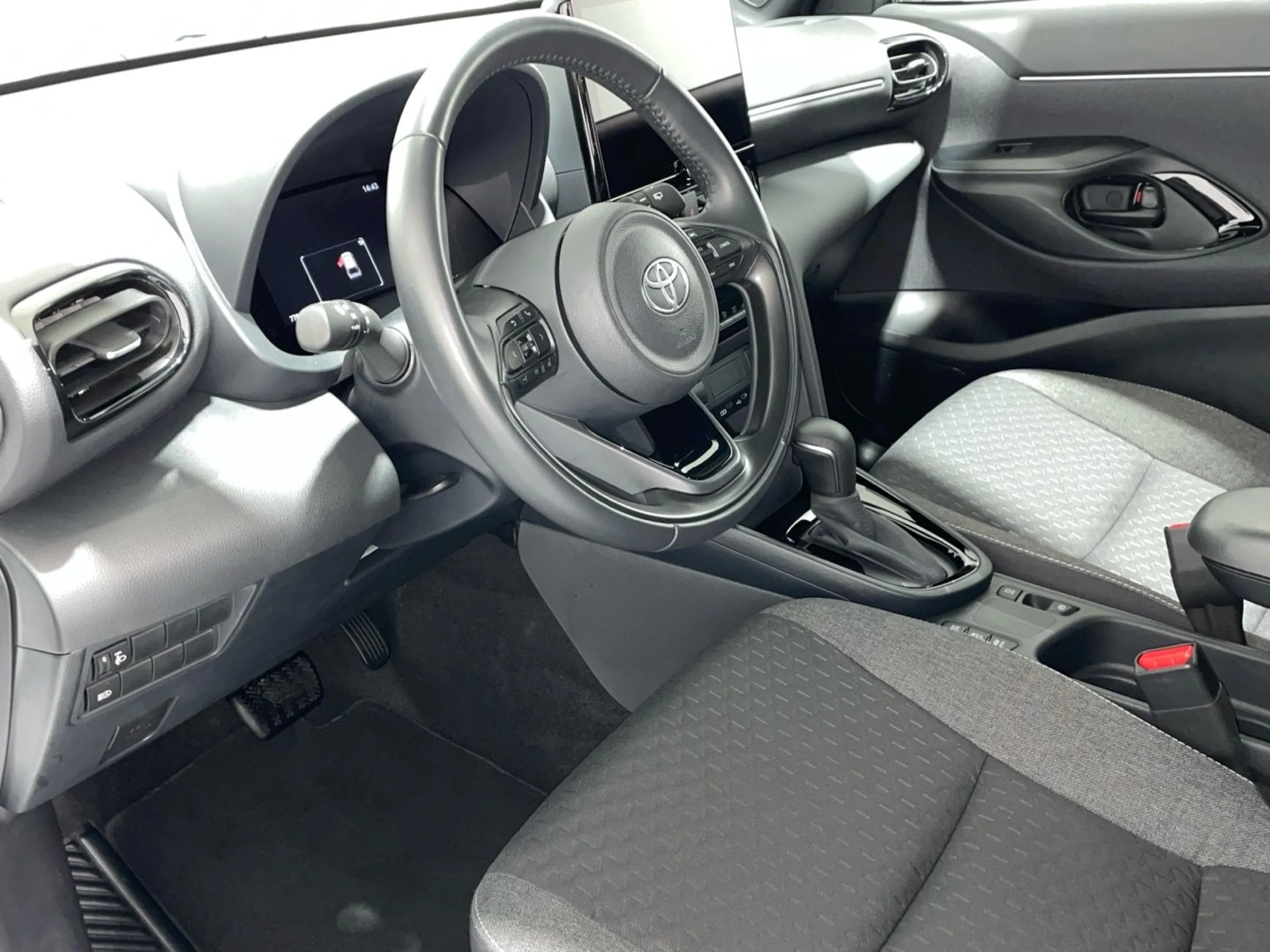 Toyota Yaris Cross Active Plus 120H - Foto 10