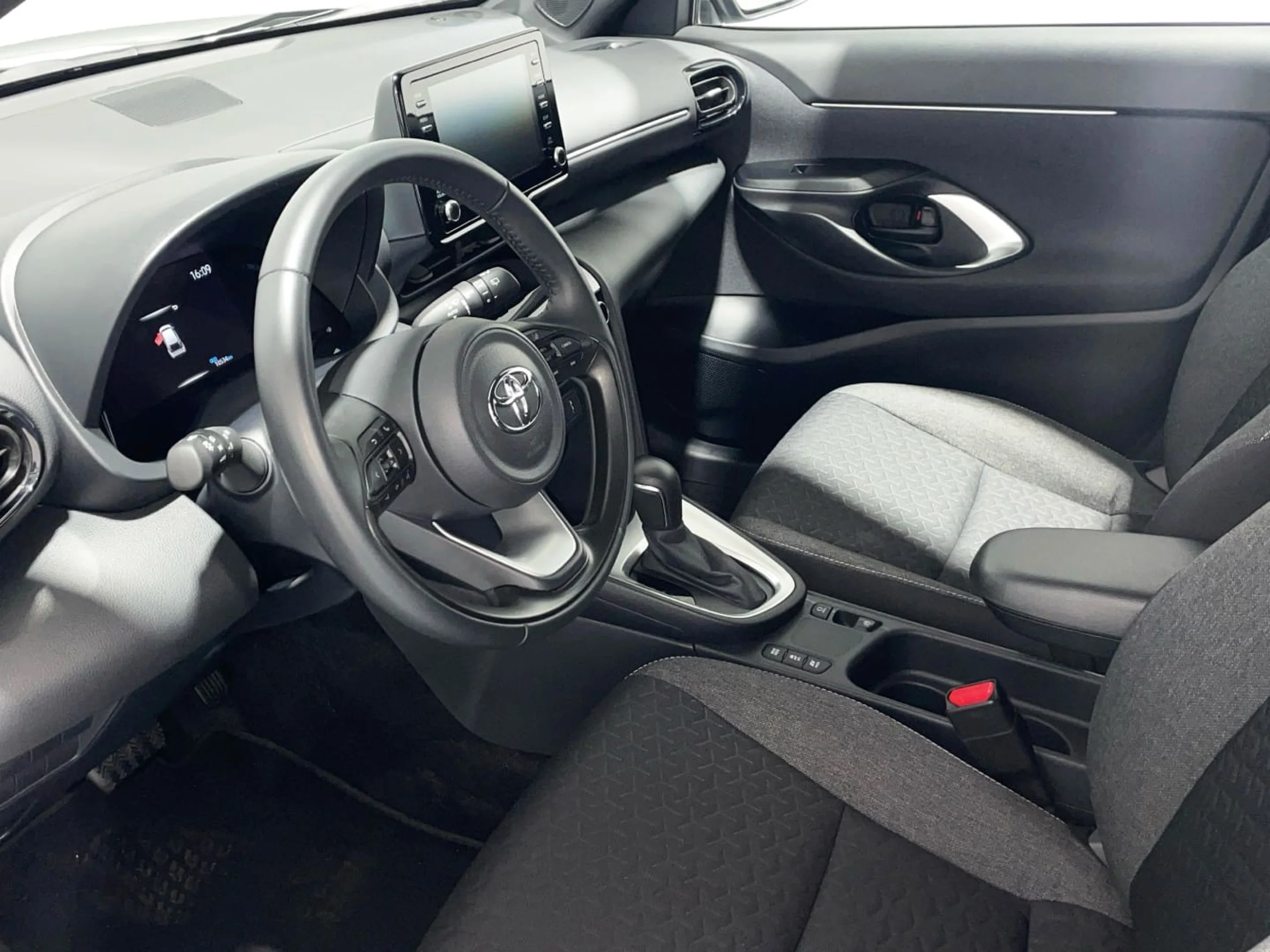 Toyota Yaris Cross 120H Active Tech - Foto 15