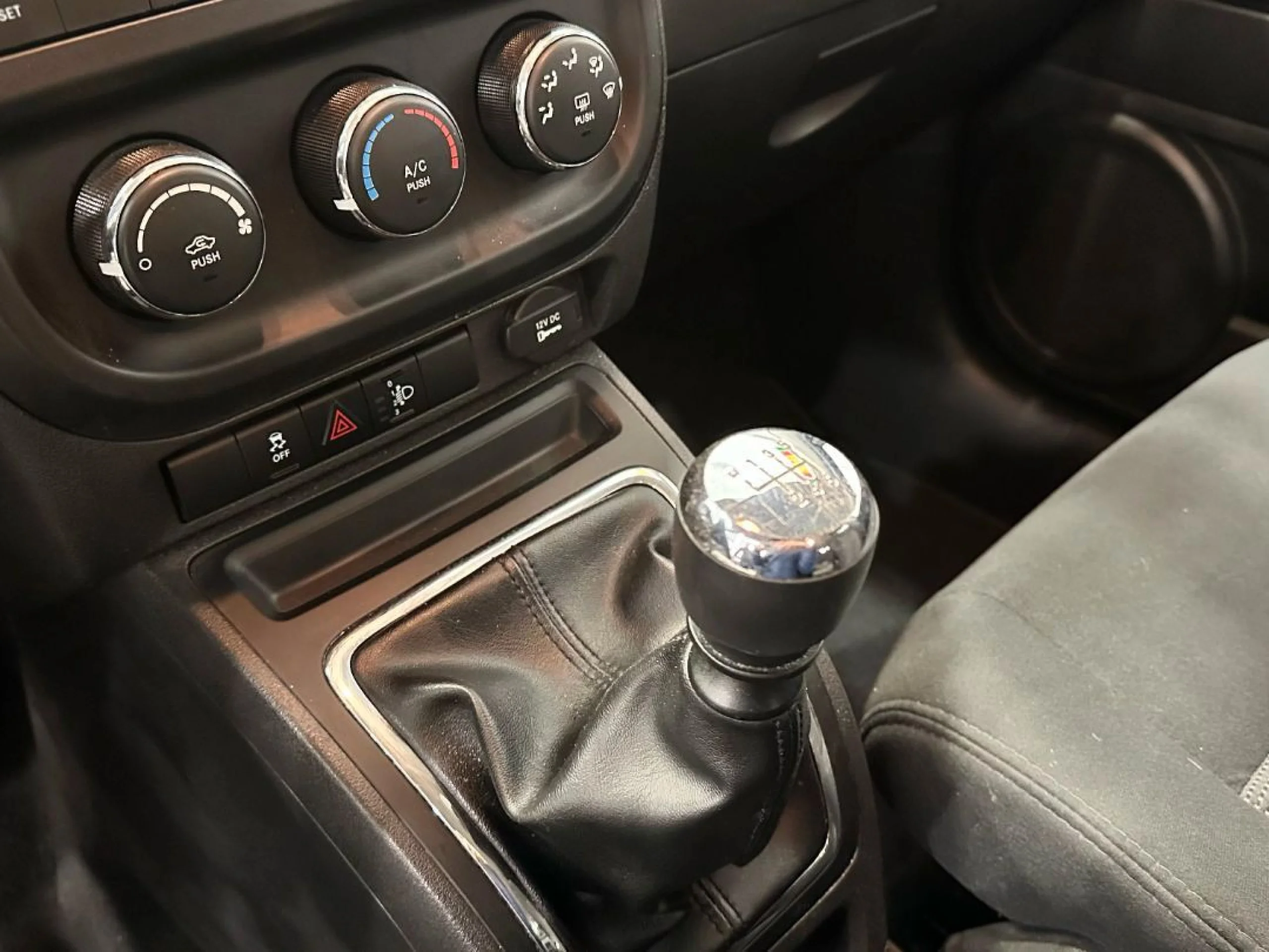 Jeep Compass 2.2 CRD LIMITED - Foto 10