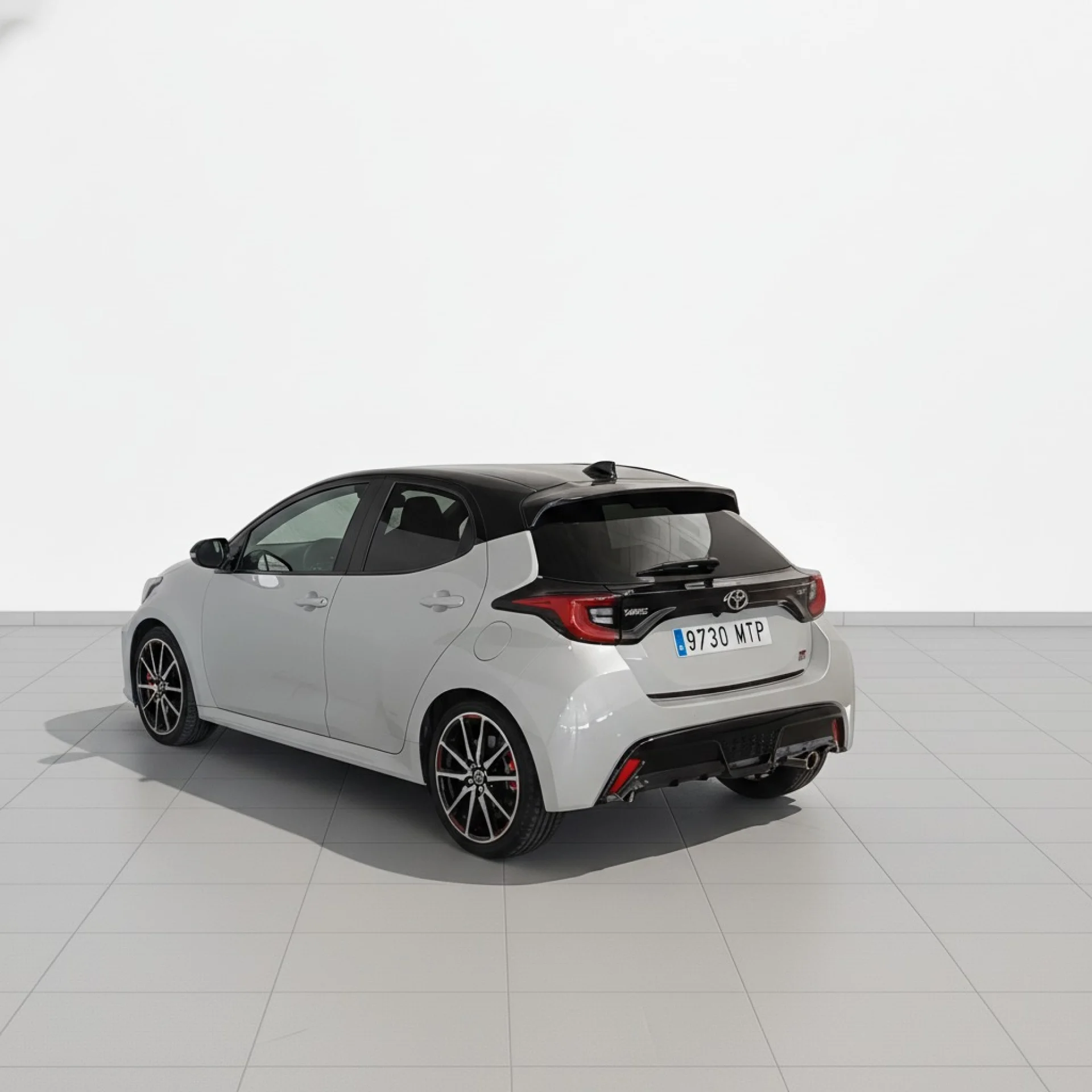 Toyota Yaris 130H GR Sport Plus - Foto 2