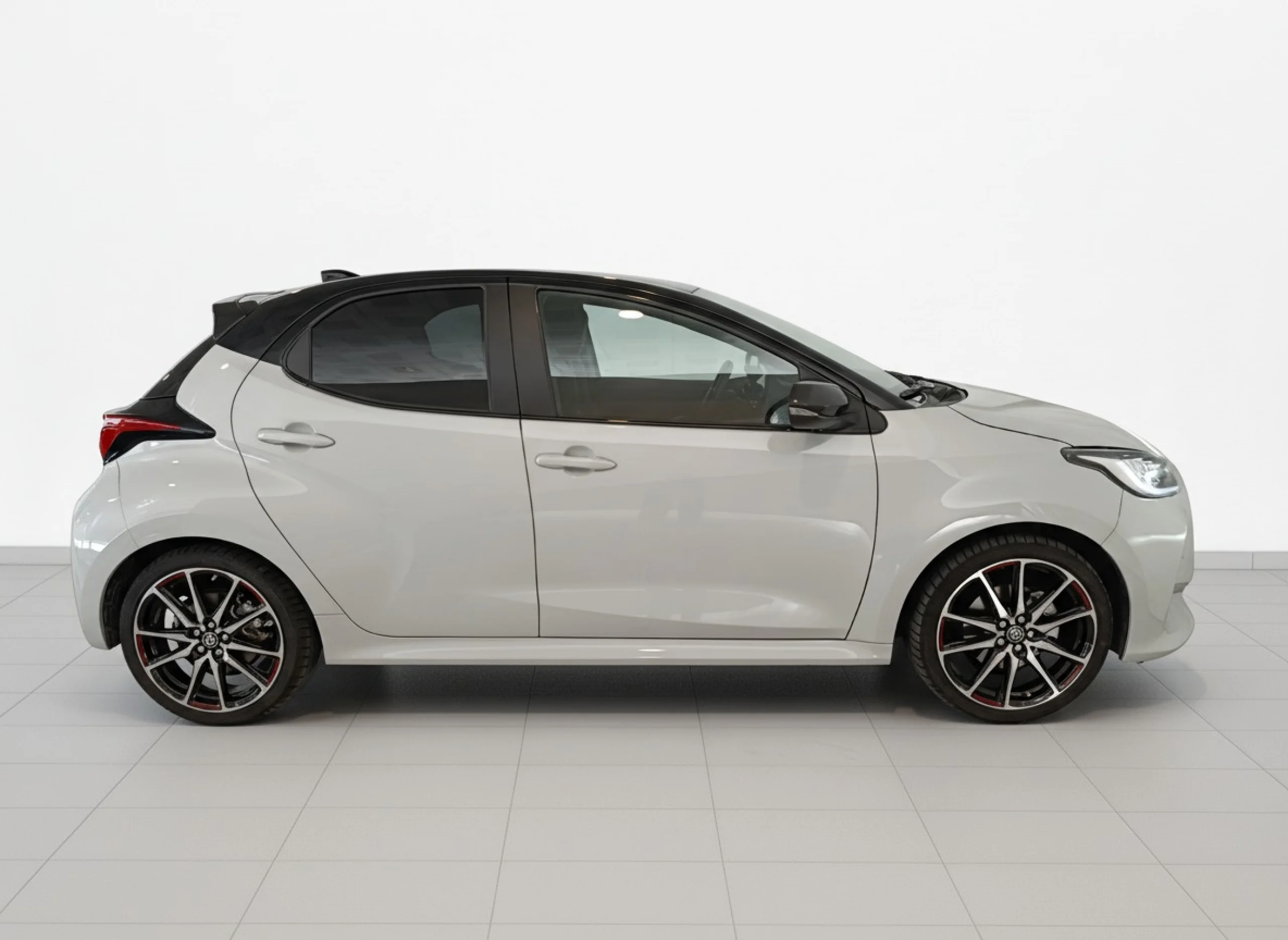 Toyota Yaris 130H GR Sport Plus - Foto 3
