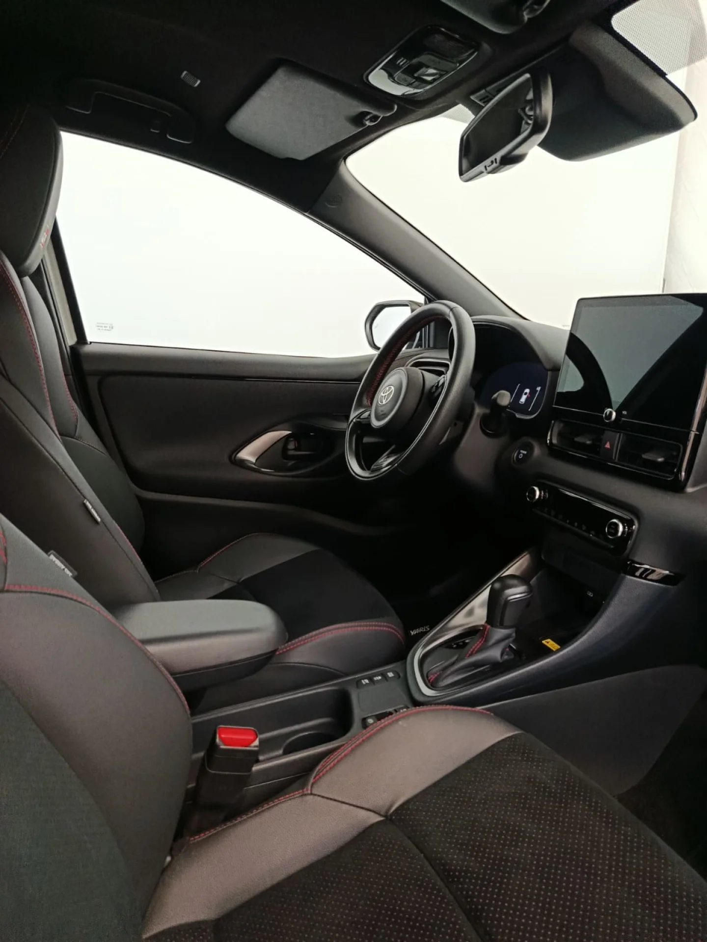 Toyota Yaris 130H GR Sport Plus - Foto 10