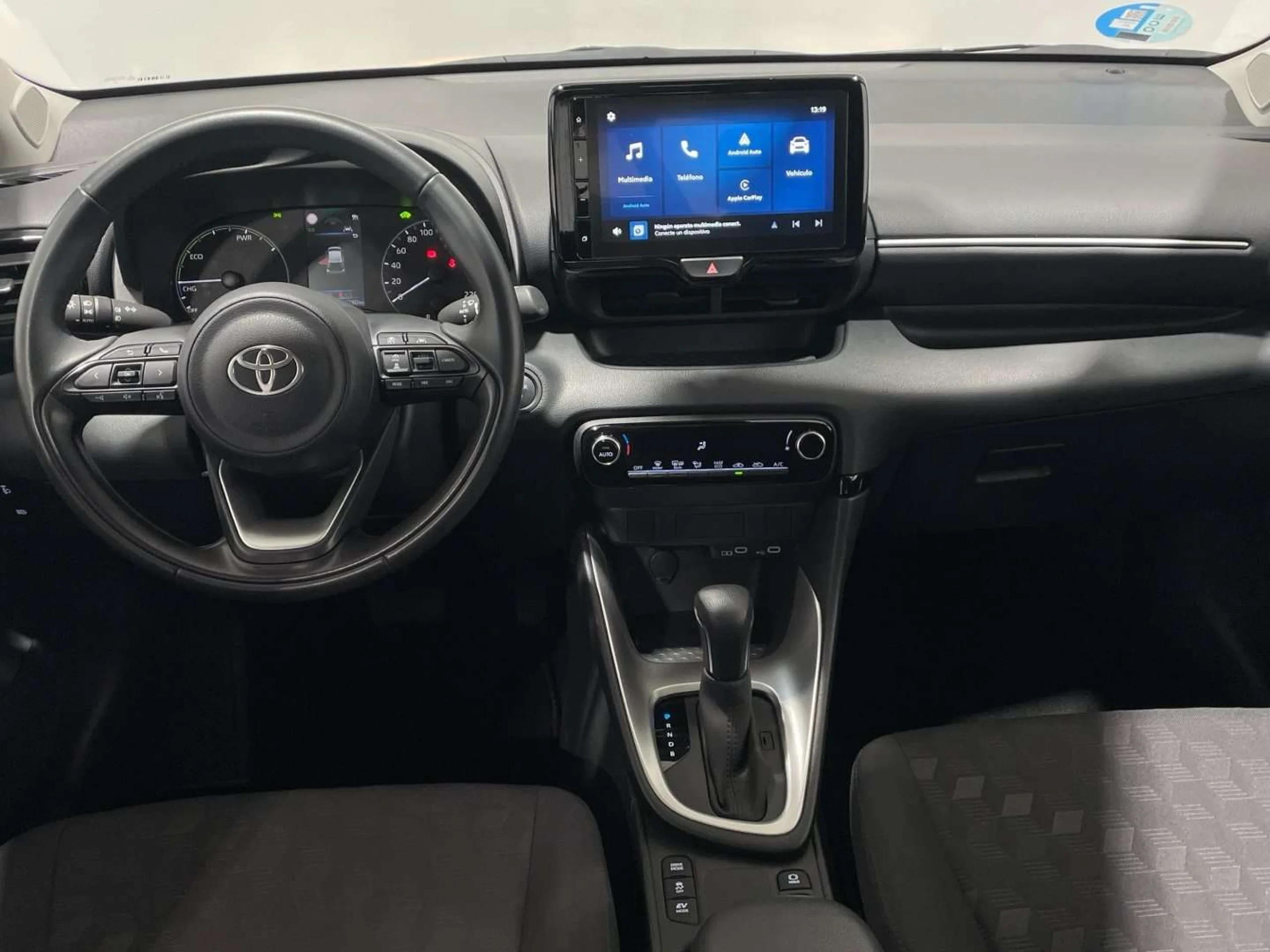 Toyota Yaris 120H Active Plus - Foto 12