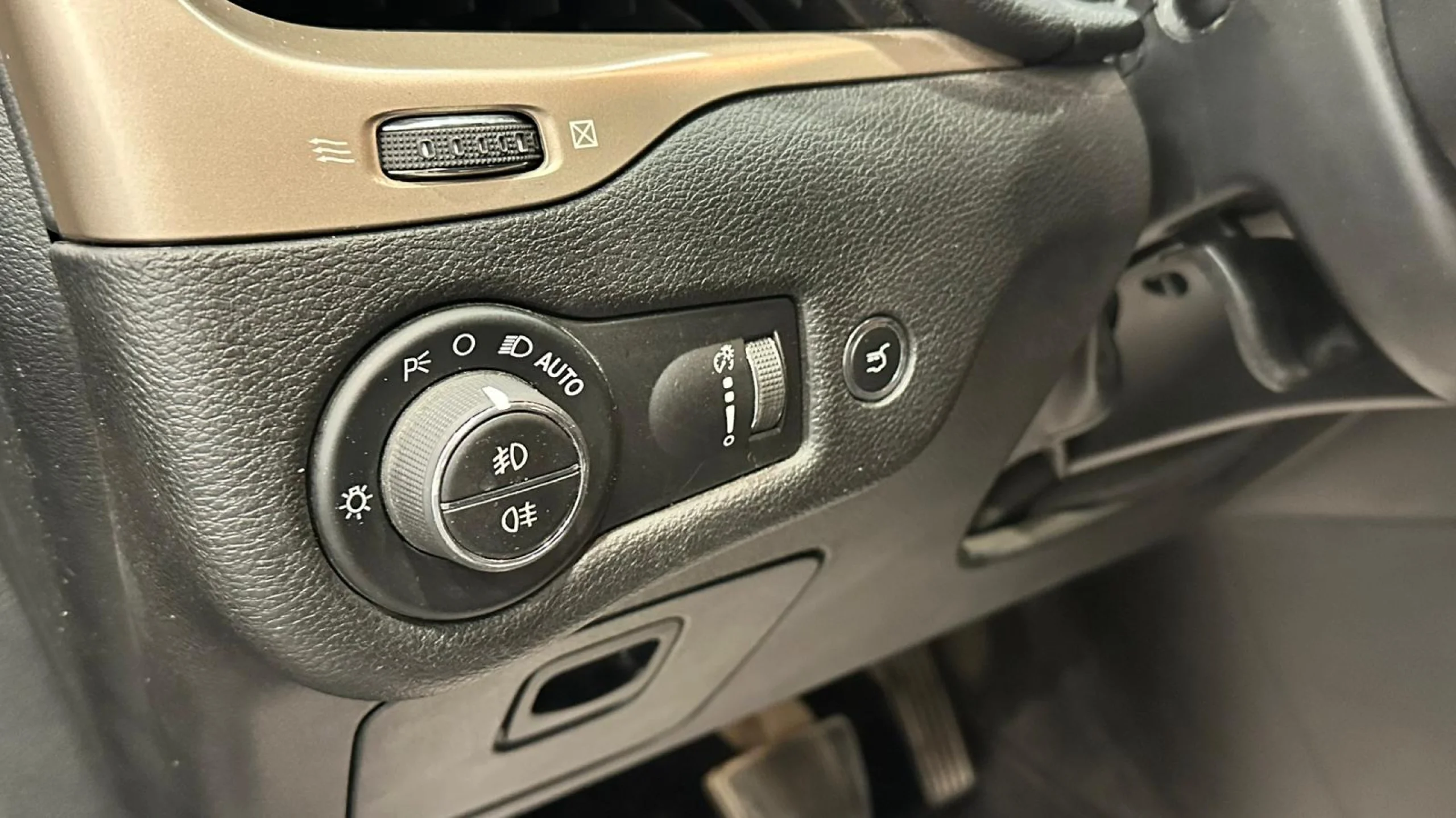 Jeep Cherokee 2.2 Multijet Night Eagle III 4x4 ADI Aut. 136kw - Foto 8