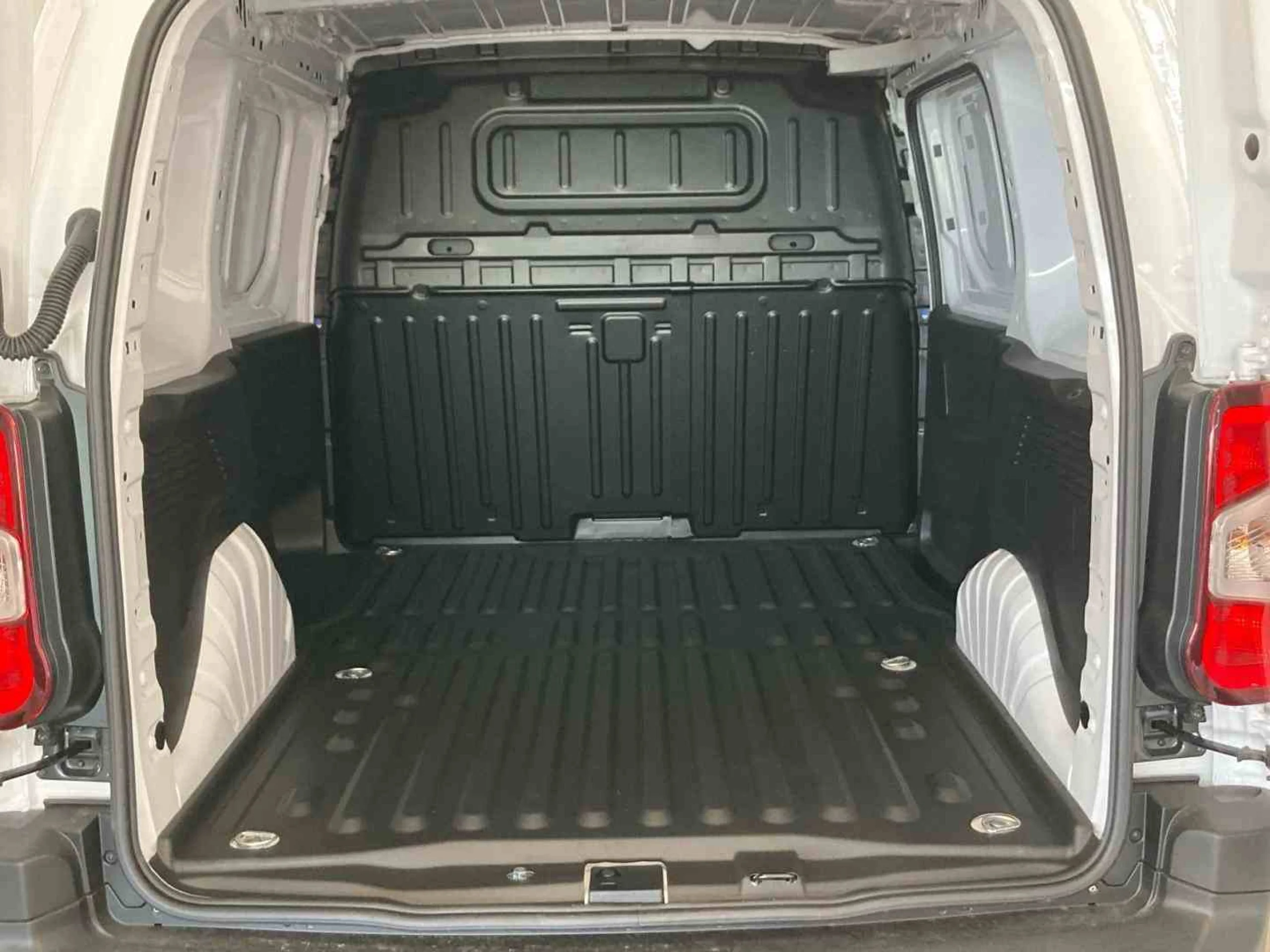 Toyota Proace City Van 1.5D 100CV GX L1 - Foto 6