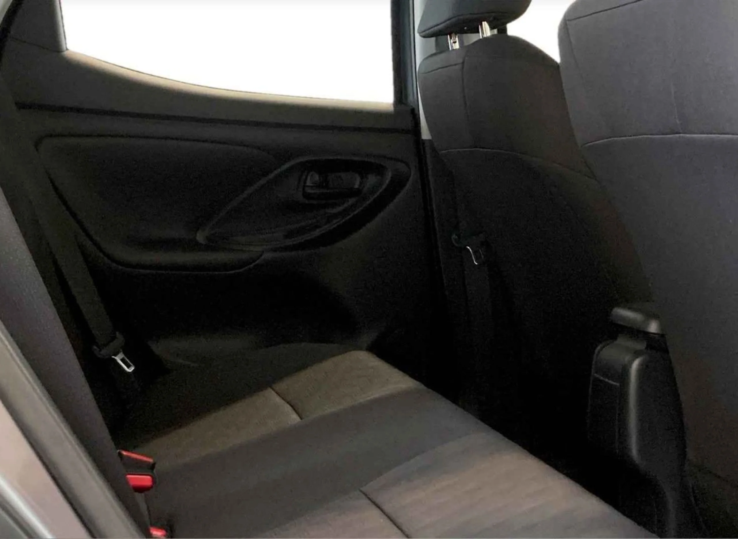 Toyota Yaris 120H Active Plus - Foto 8