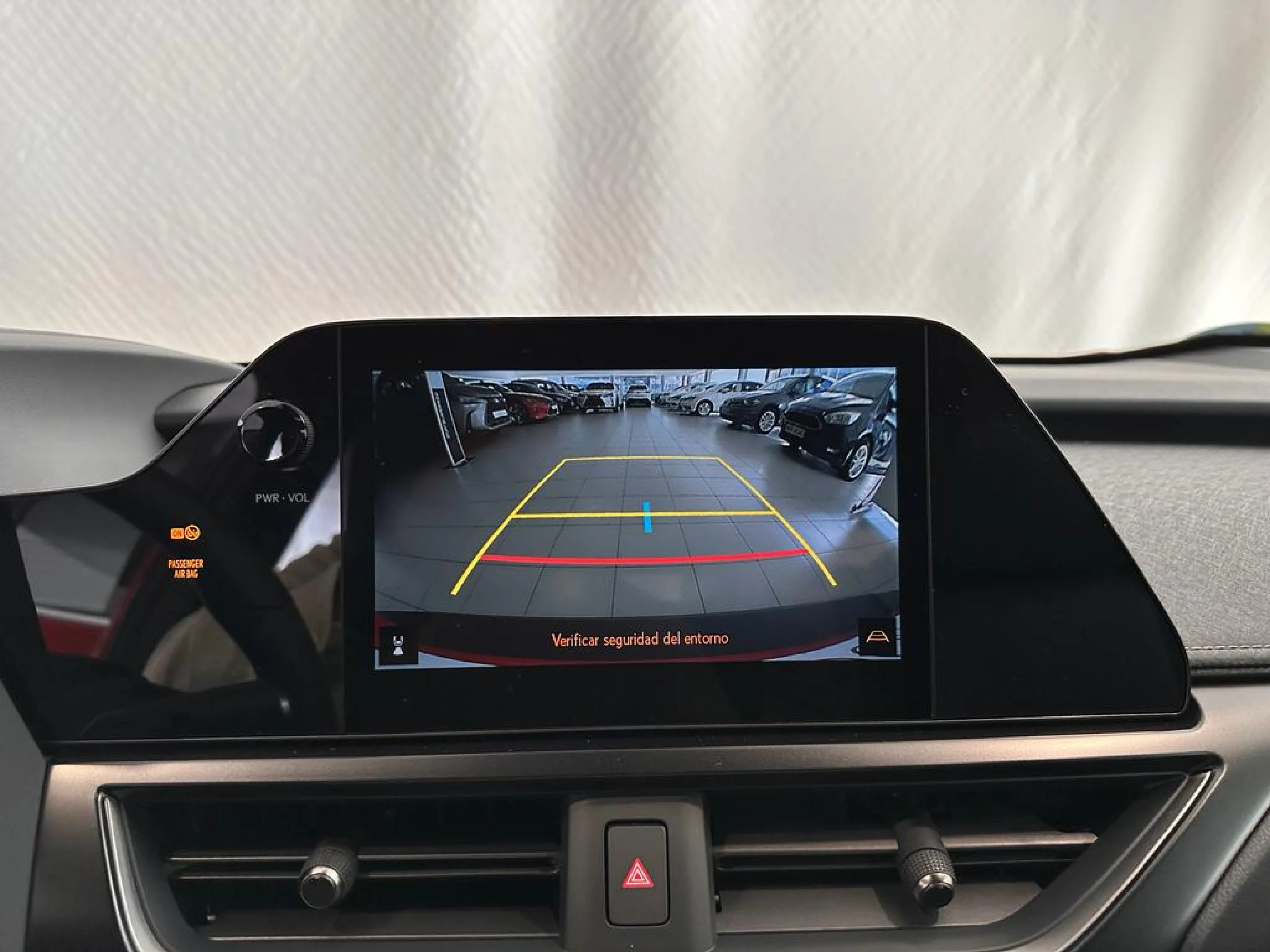 Lexus UX 250h 2WD PREMIUM - Foto 17