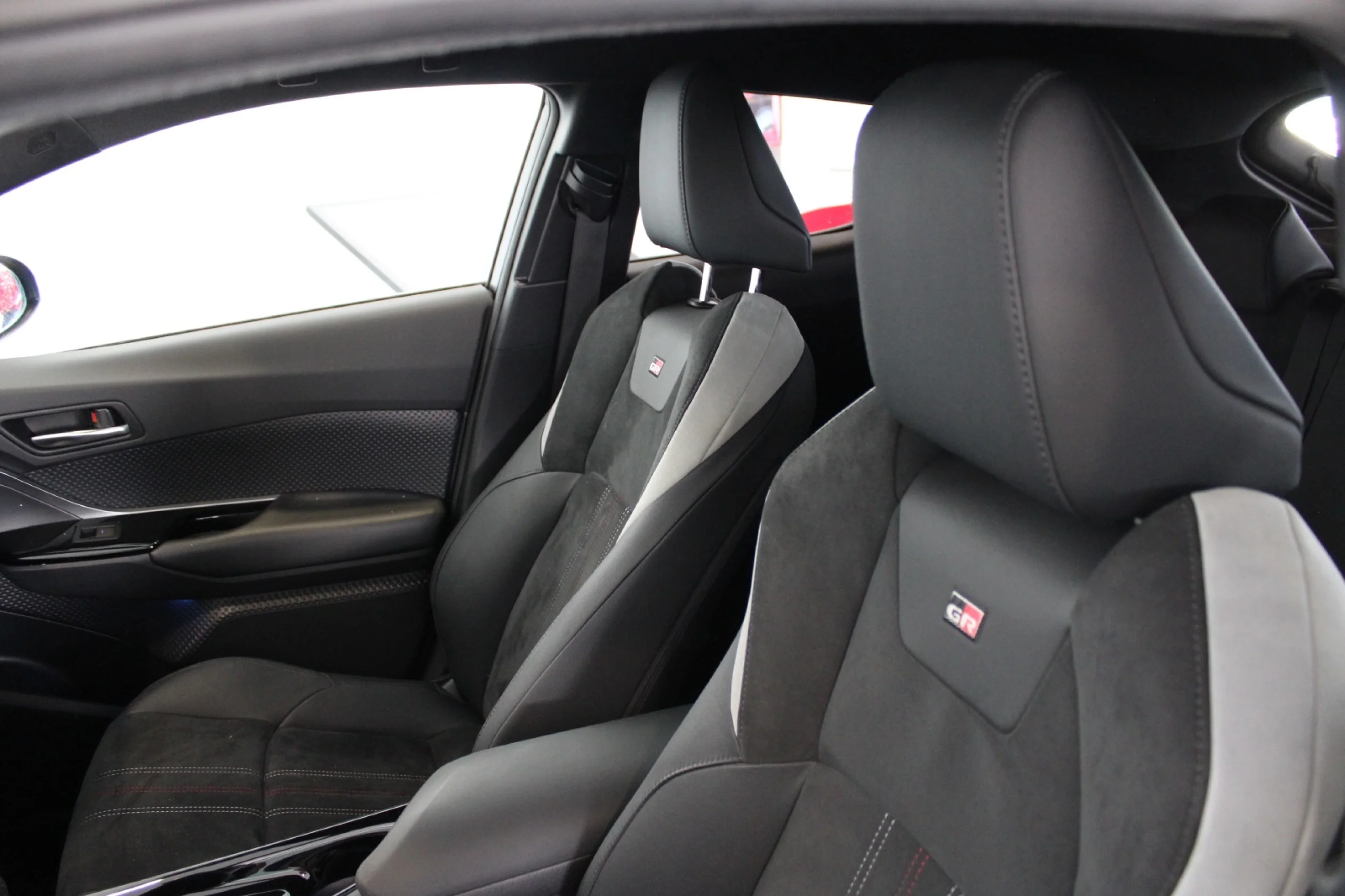 Toyota C-HR 180H GR Sport - Foto 6