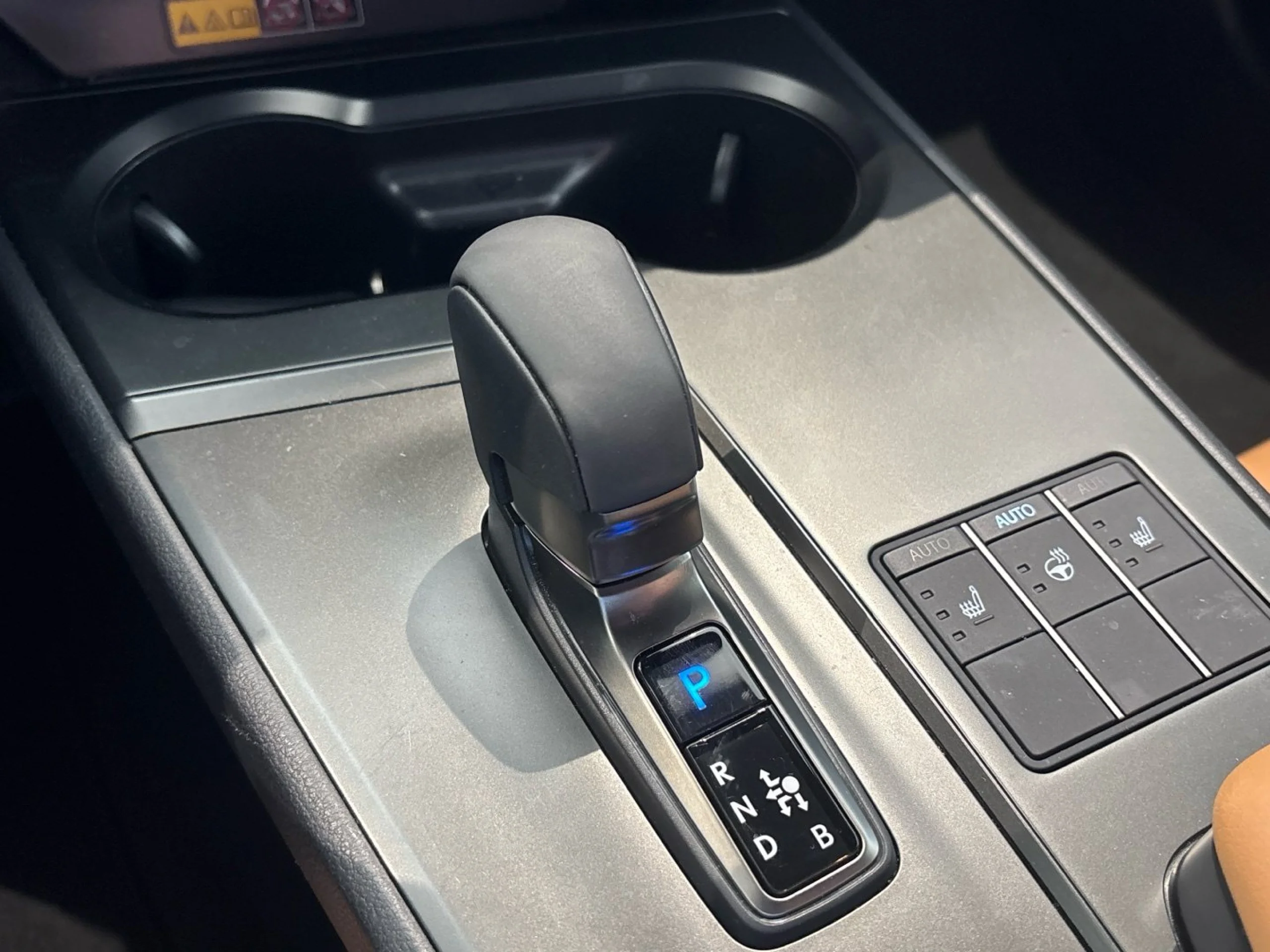 Lexus UX300h F SPORT - Foto 14