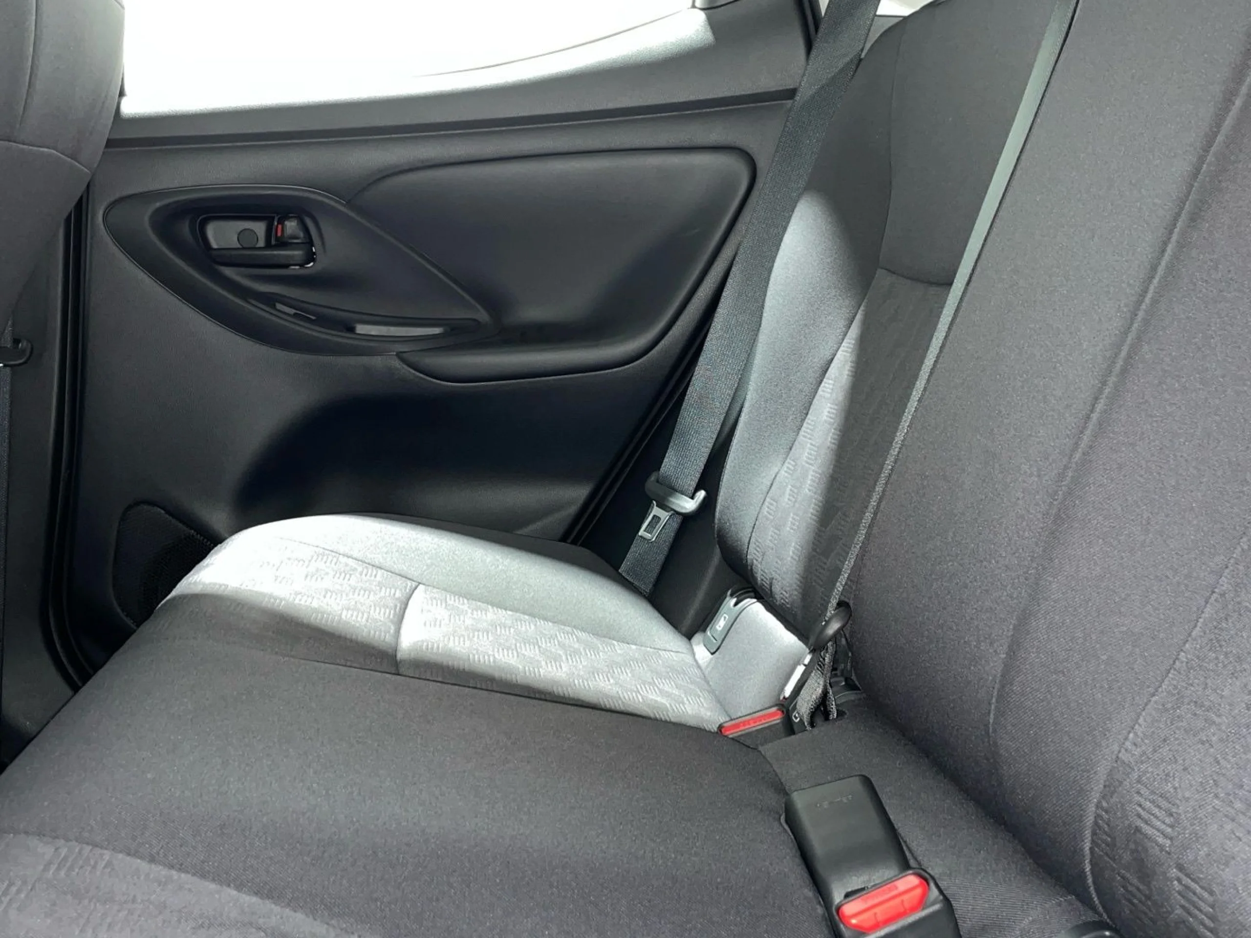 Toyota Yaris Active Plus 120H - Foto 8