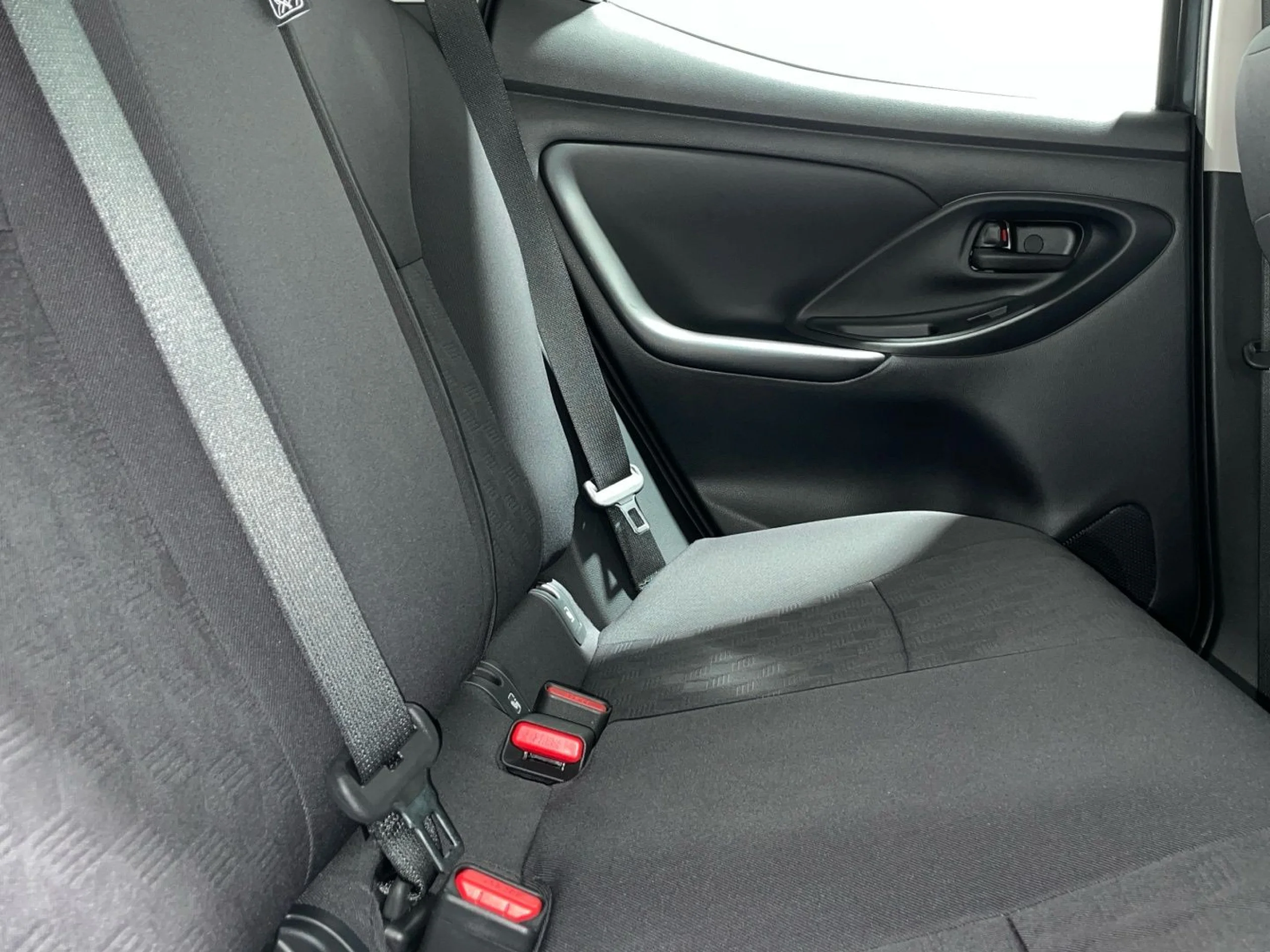 Toyota Yaris Active Plus 120H - Foto 14