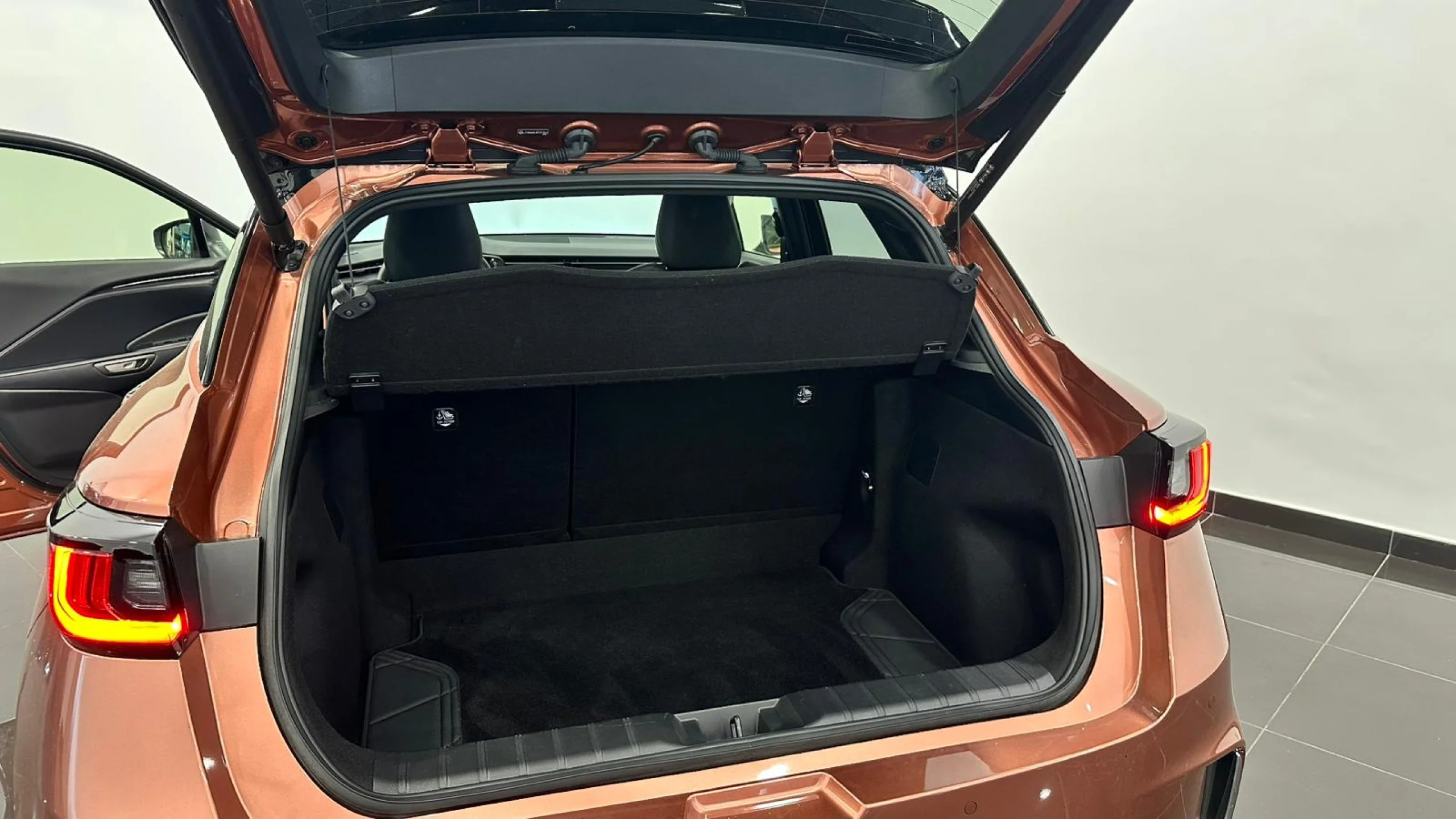 Lexus LBX EMOTION + - Foto 4