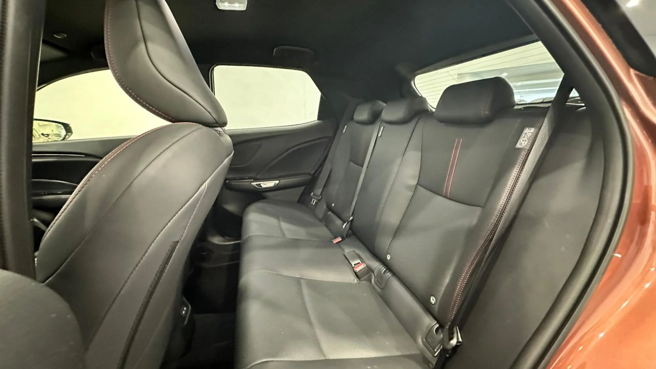 Lexus LBX 1.5 EMOTION+ - Foto 8