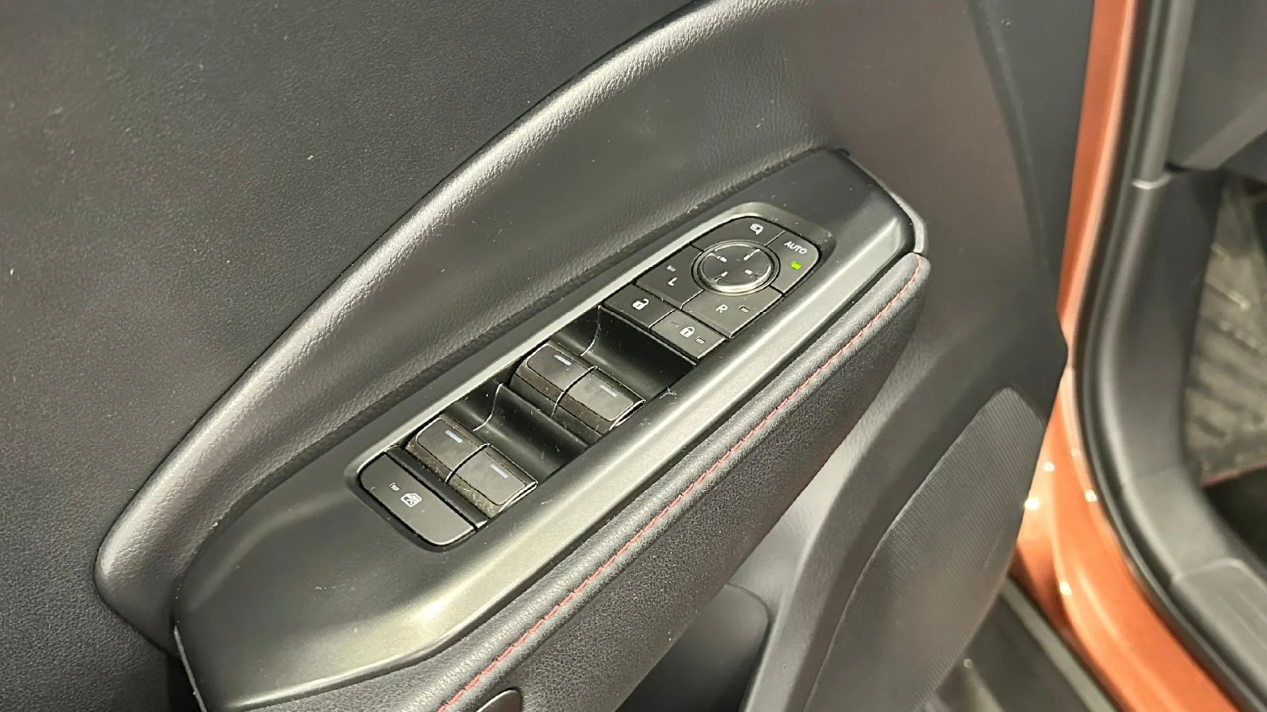 Lexus LBX 1.5 EMOTION+ - Foto 9