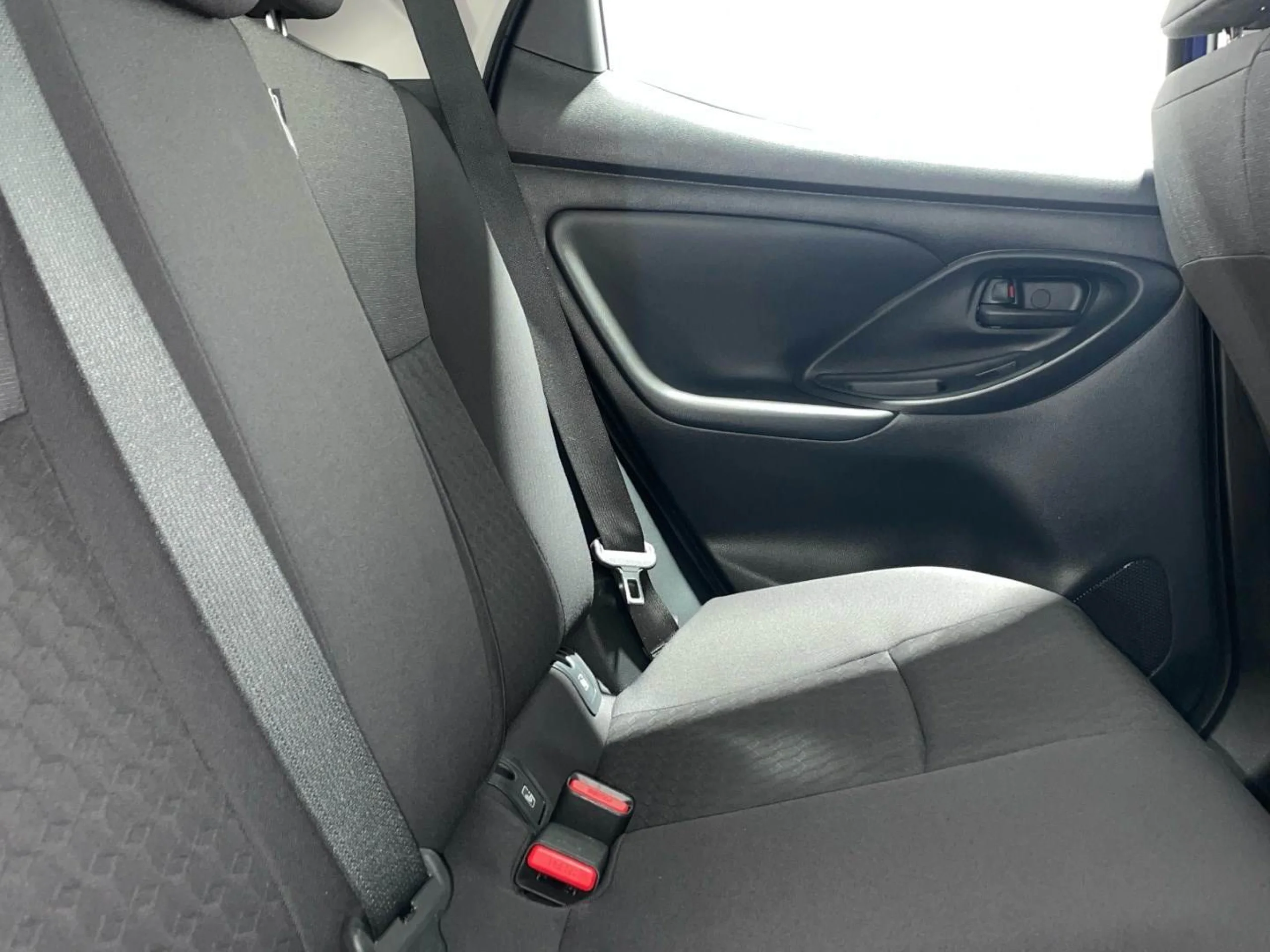 Toyota Yaris 120H Active Tech - Foto 8